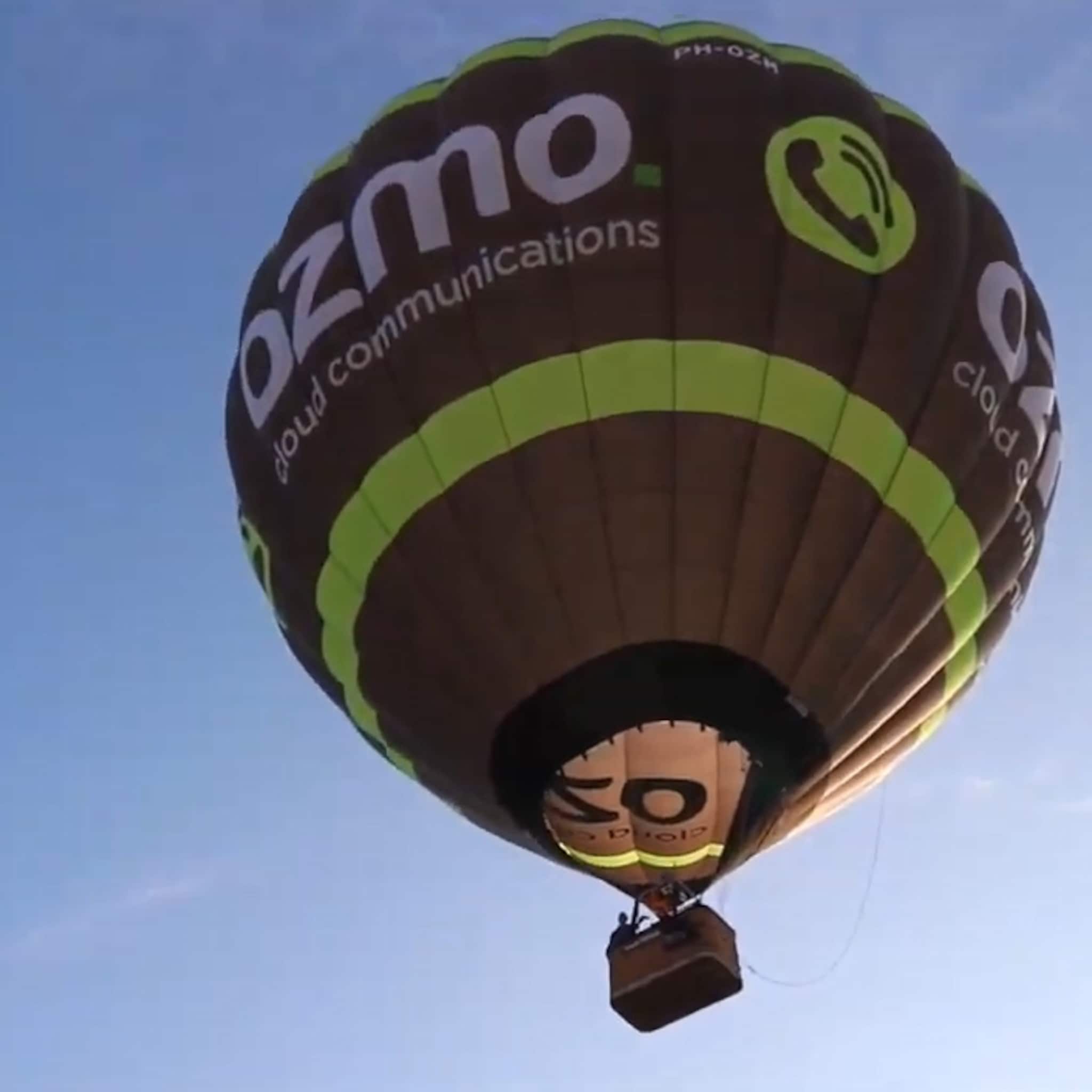 dit bedrijf houdt sollicitatiegesprekken in een luchtballon