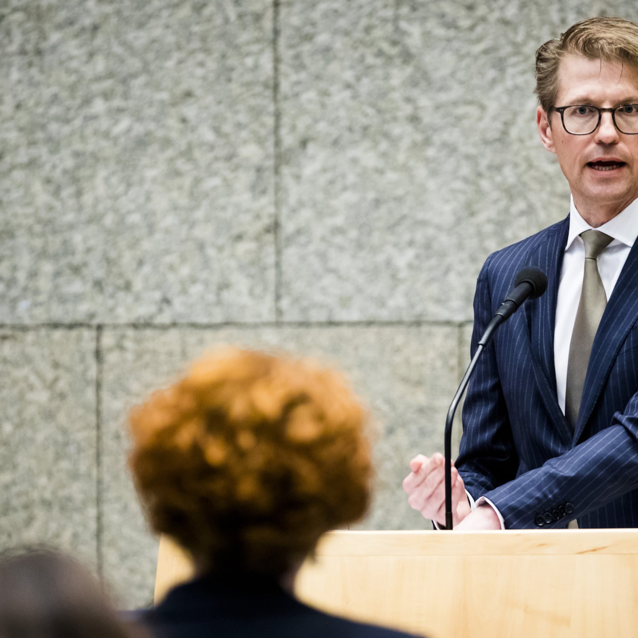 minister dekker wil bedrijf oprichten eenvoudiger maken