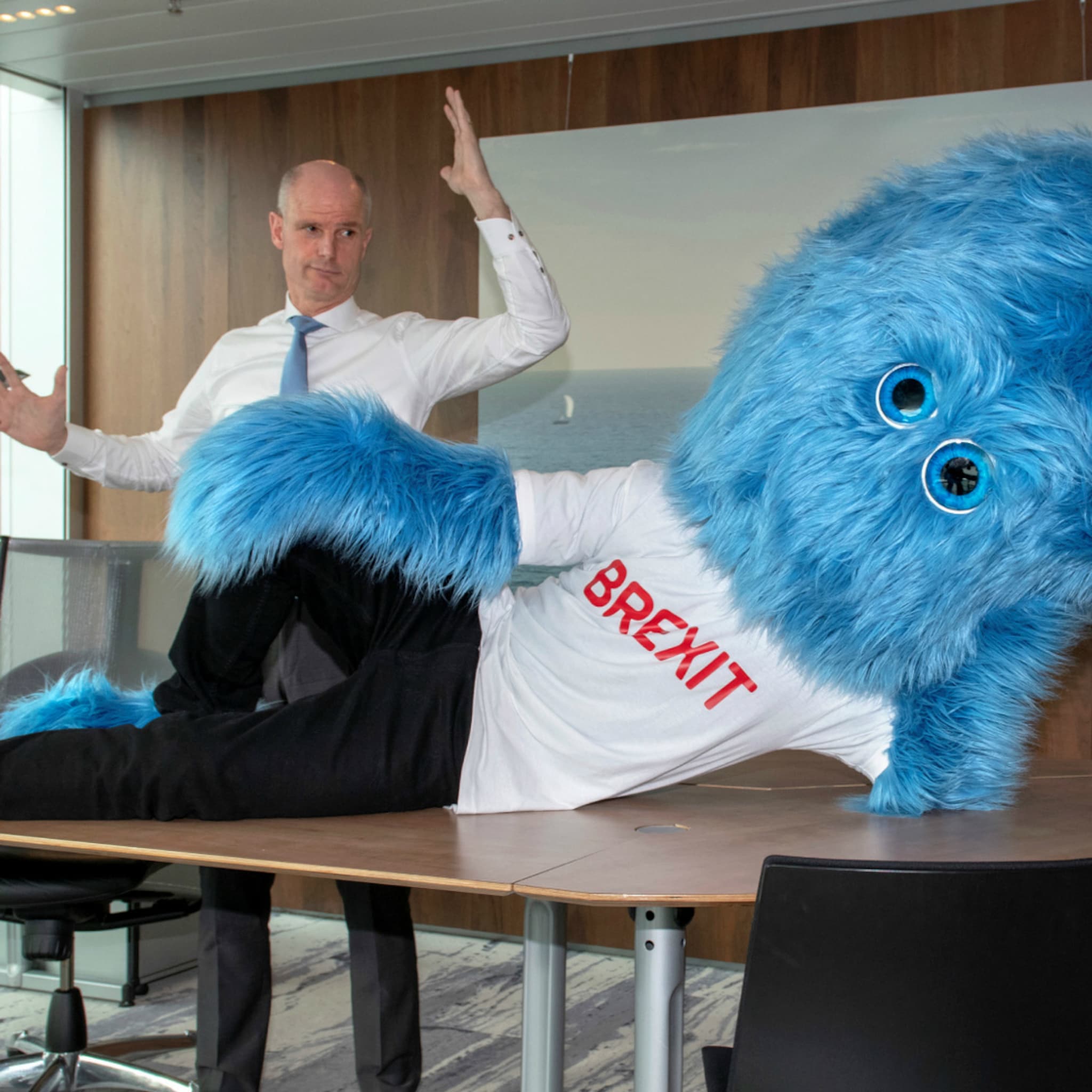 podcast leuk zo n blauw monster maar helpt het brexit te begrijpen