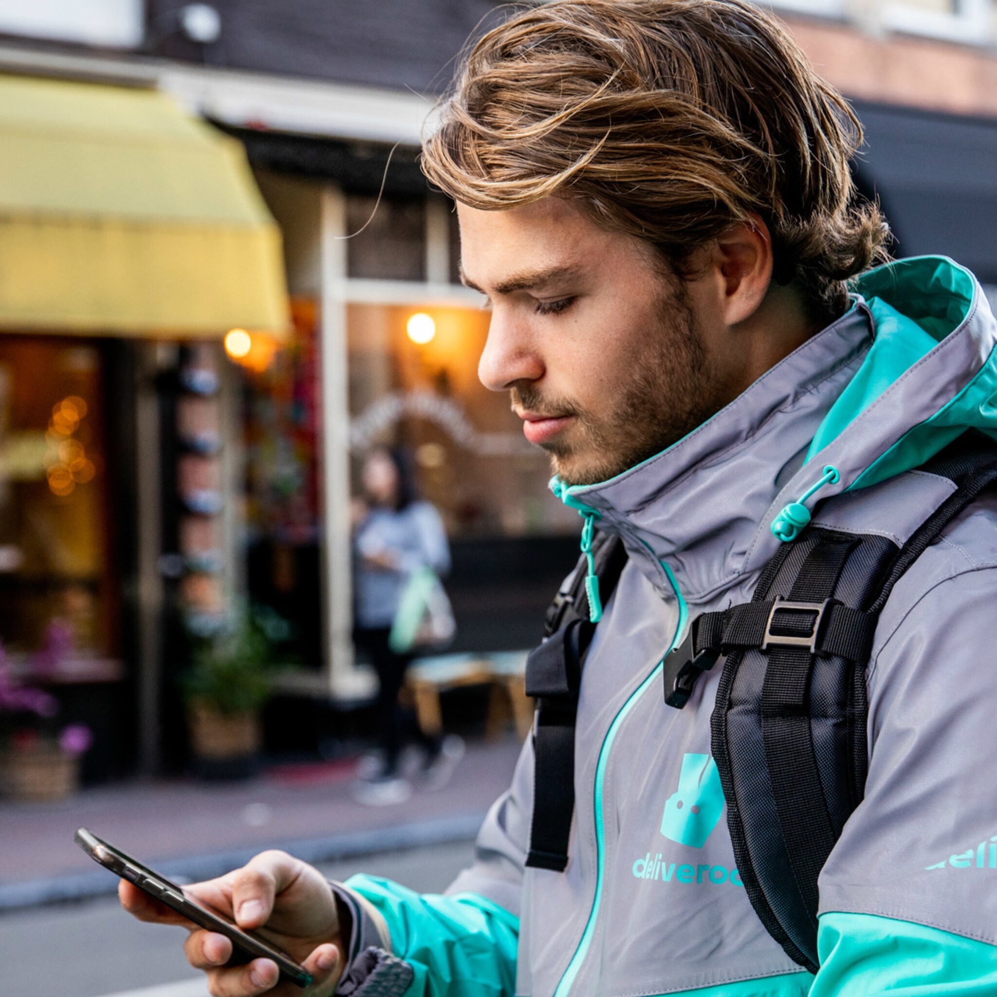 rechter bepaalt deliveroo bezorgers toch werknemers