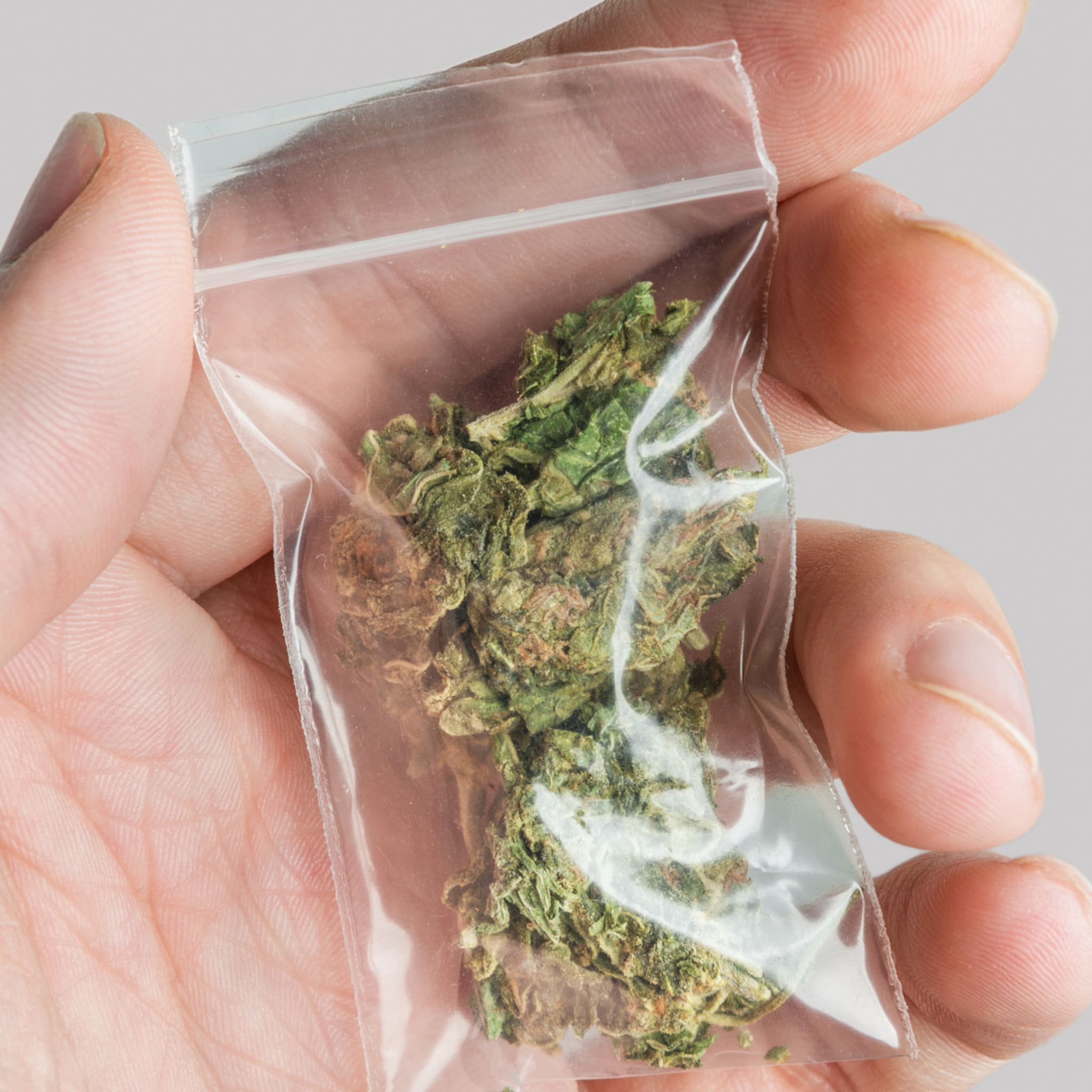 wat je wettelijk mag doen als een medewerker drugs op zak heeft