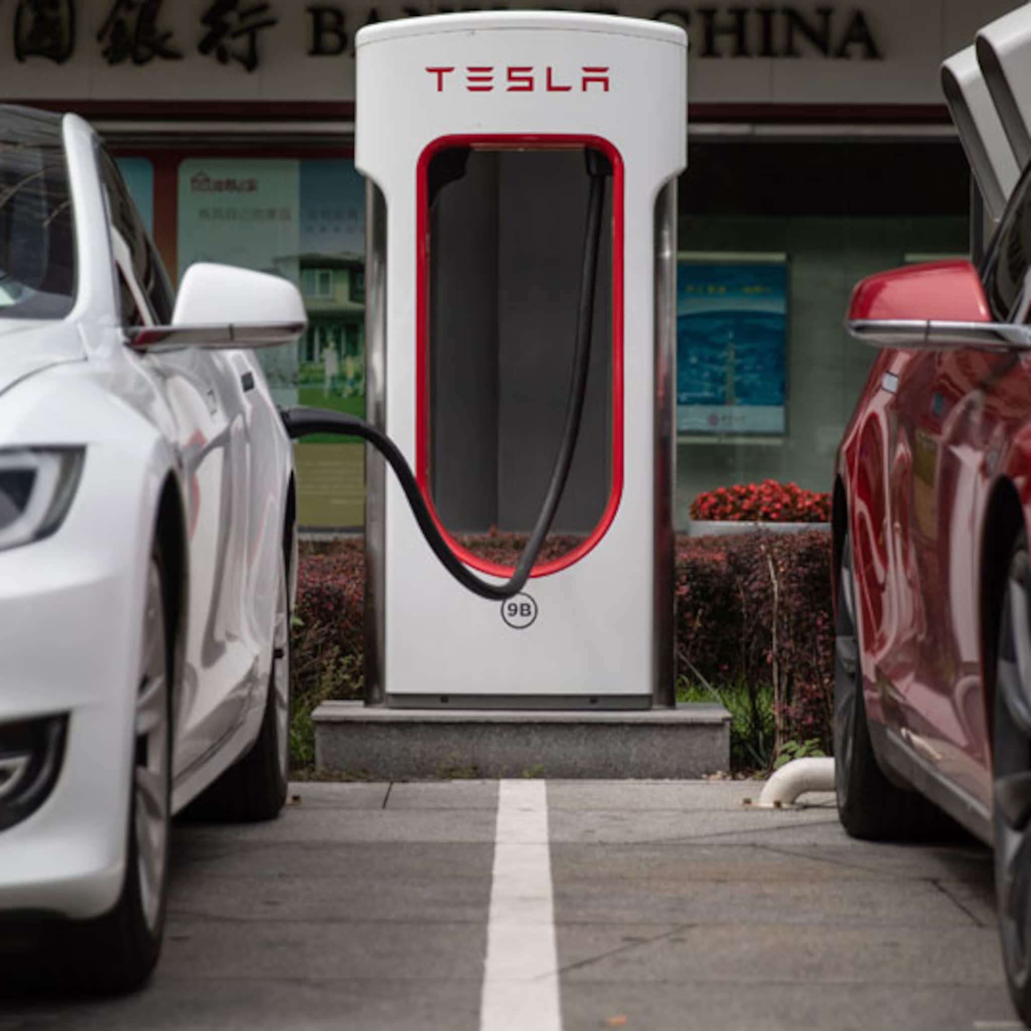waarom tesla nederland voor altijd gratis brandstof moet verstrekken