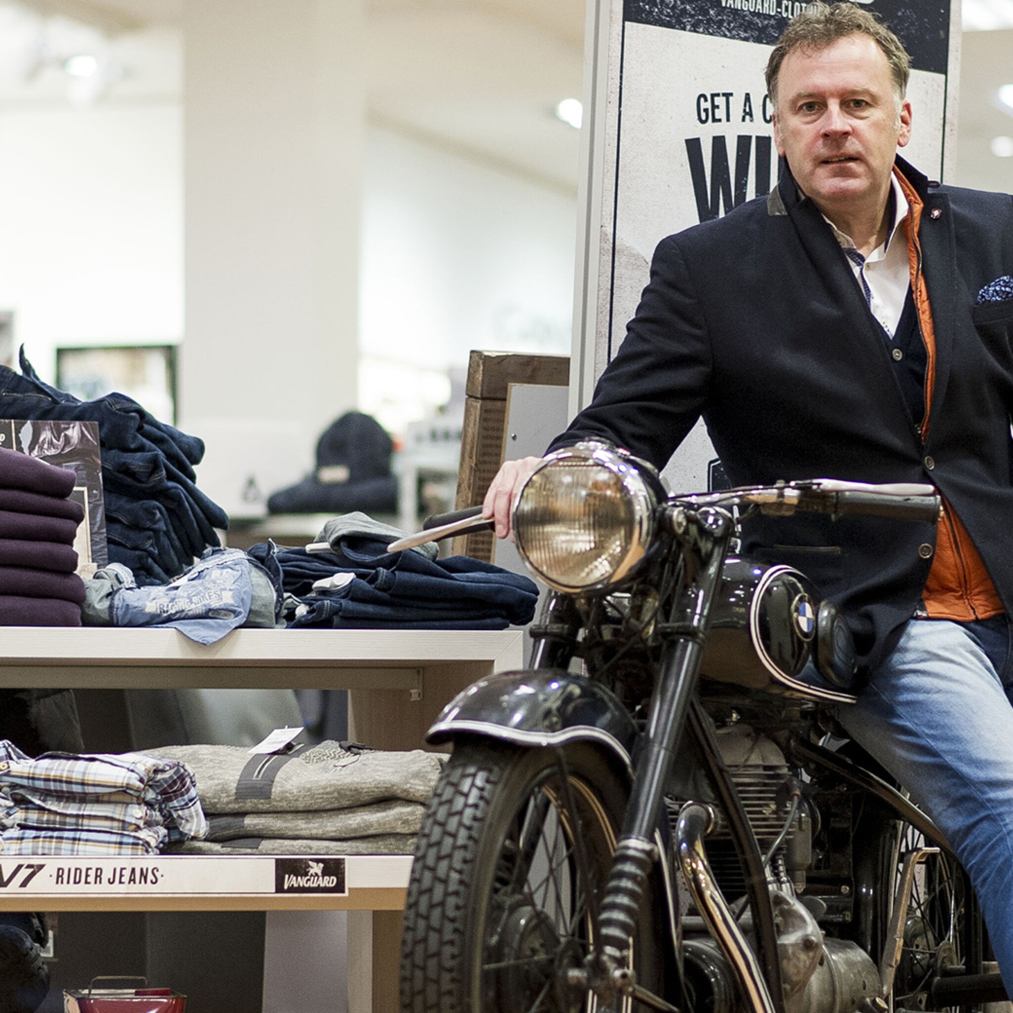 de marskramer die het wint van de online modewinkels