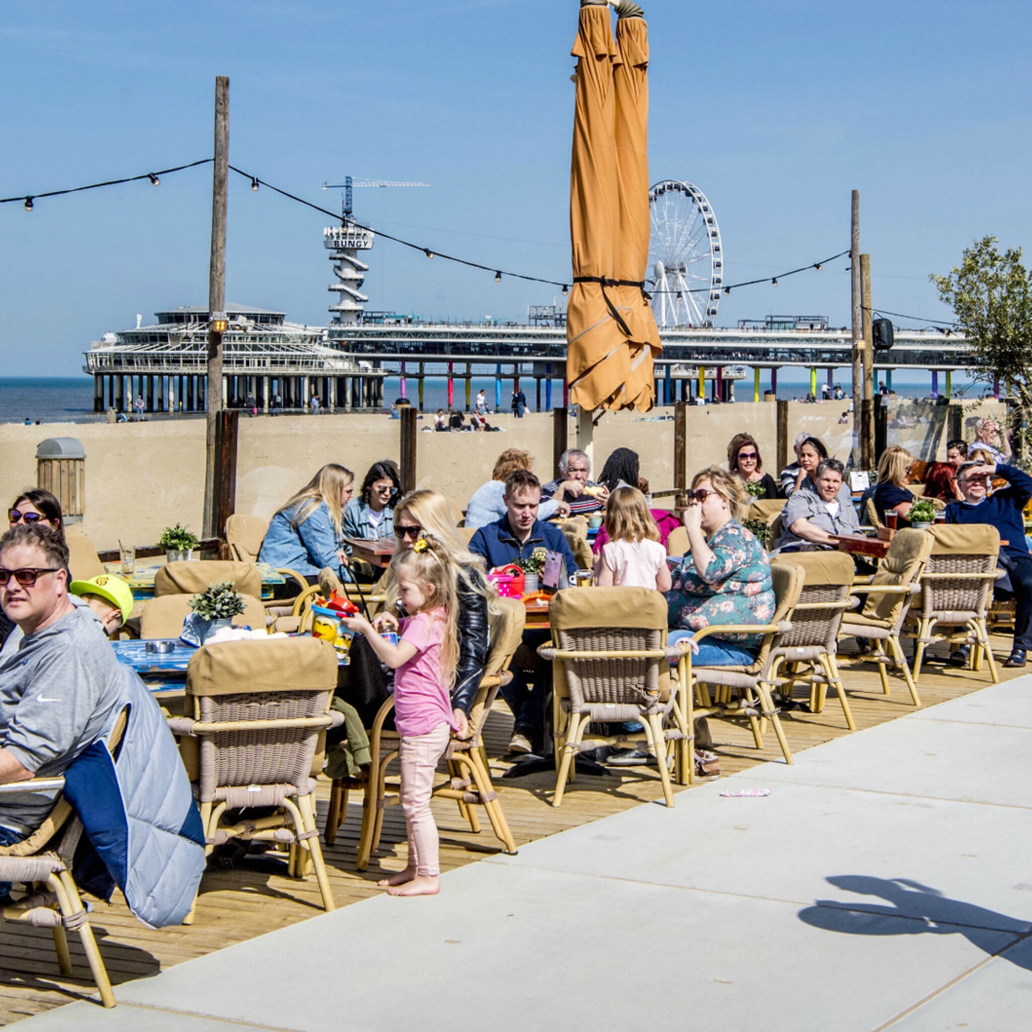 strandtentbazen zitten er warmpjes bij na geweldige zomer
