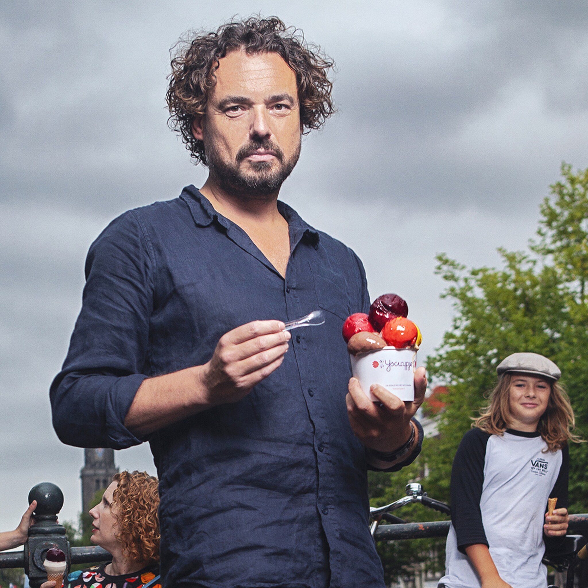 edwin de koeyer ijscuypje beleeft met 25 000 ijsjes per dag formidabele zomer