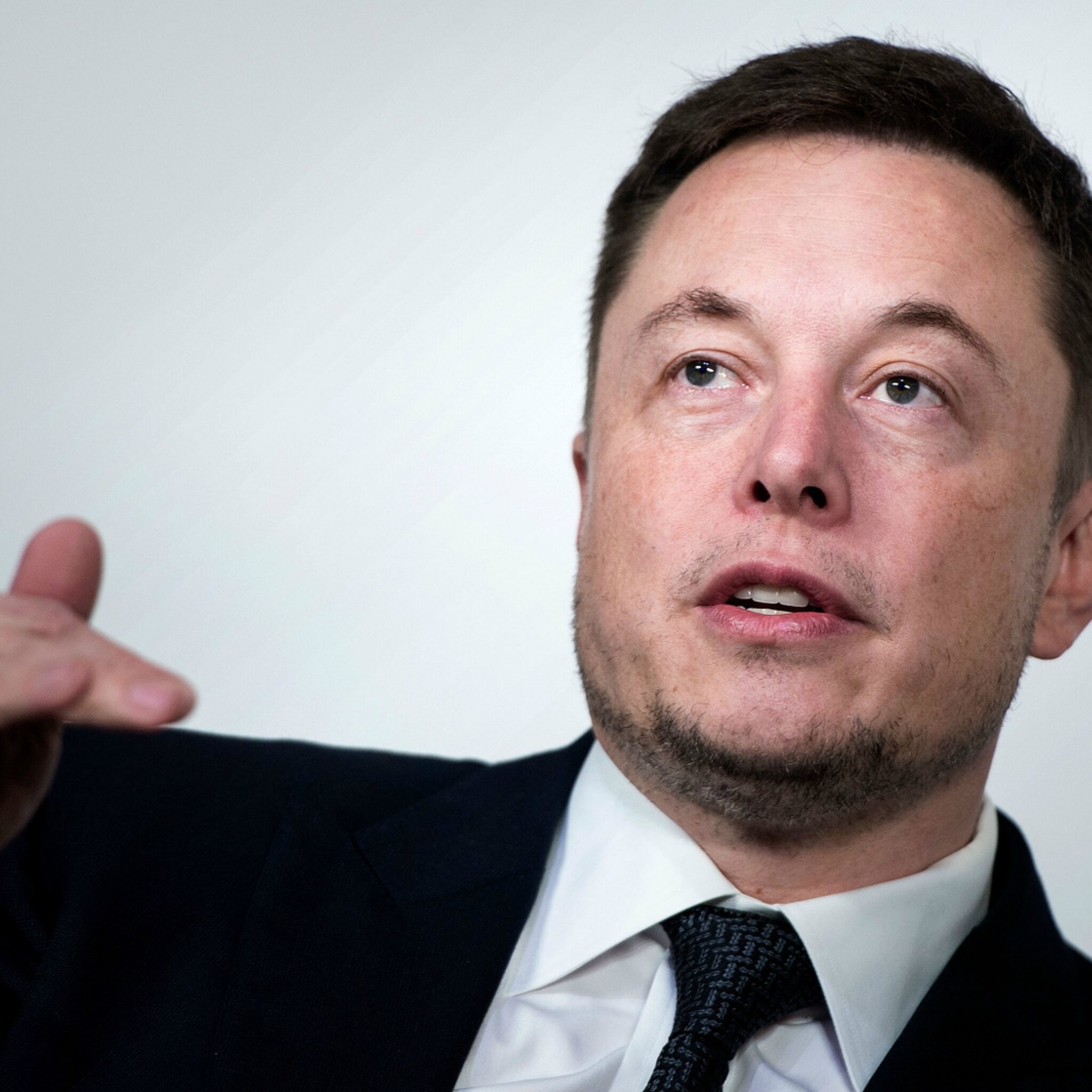 elon musk zegt tesla mogelijk van de beurs te halen bij waarde van 72 miljard dollar