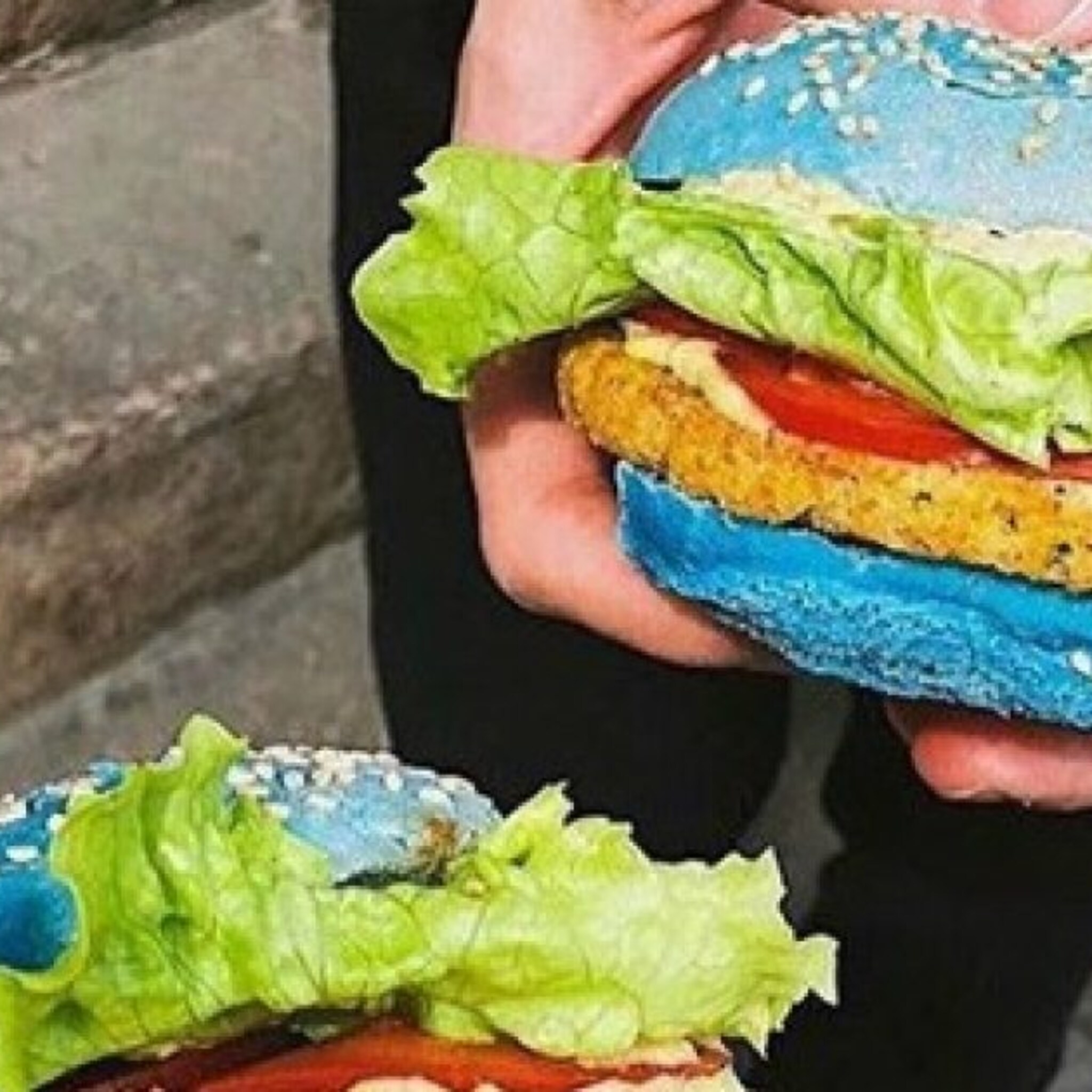 hier scoor je straks een blauwe roze of zwarte hamburger