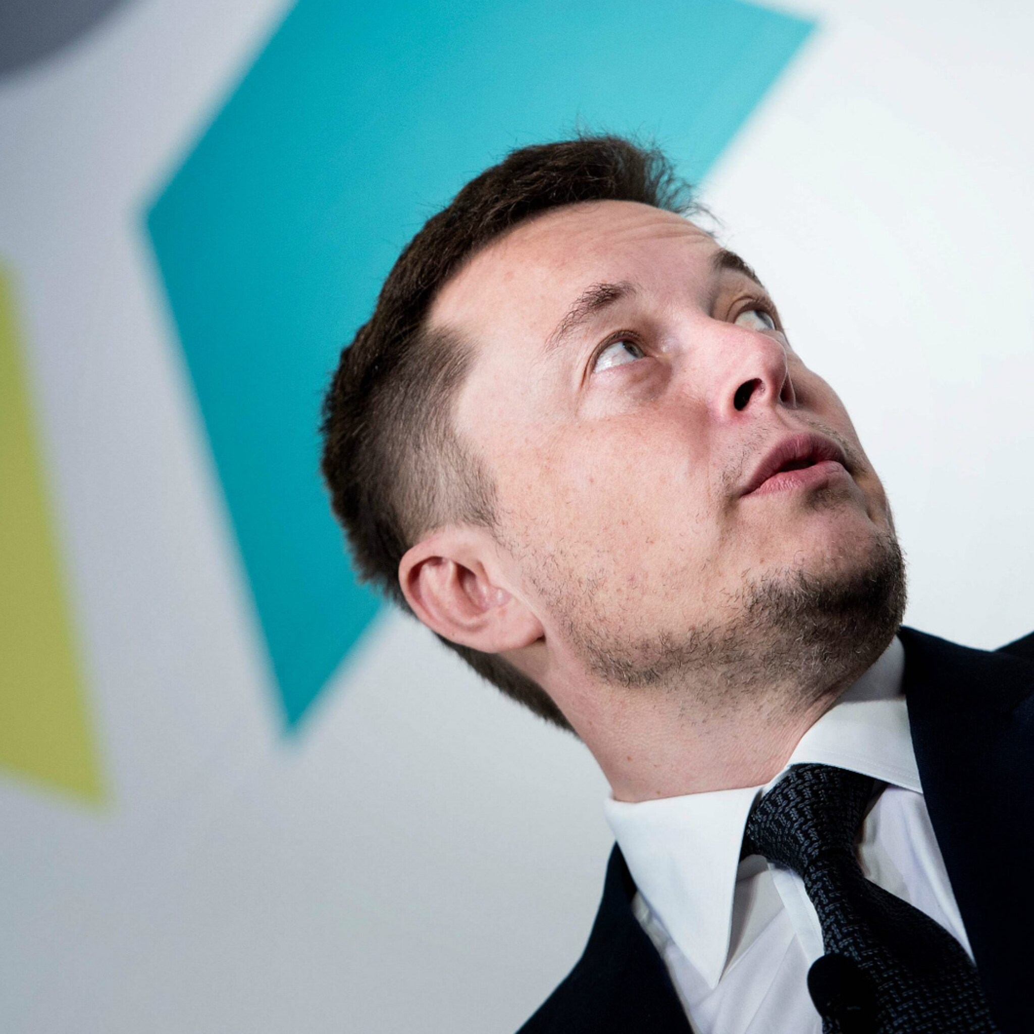 elon musk schiet thaise voetballertjes in grot te hulp