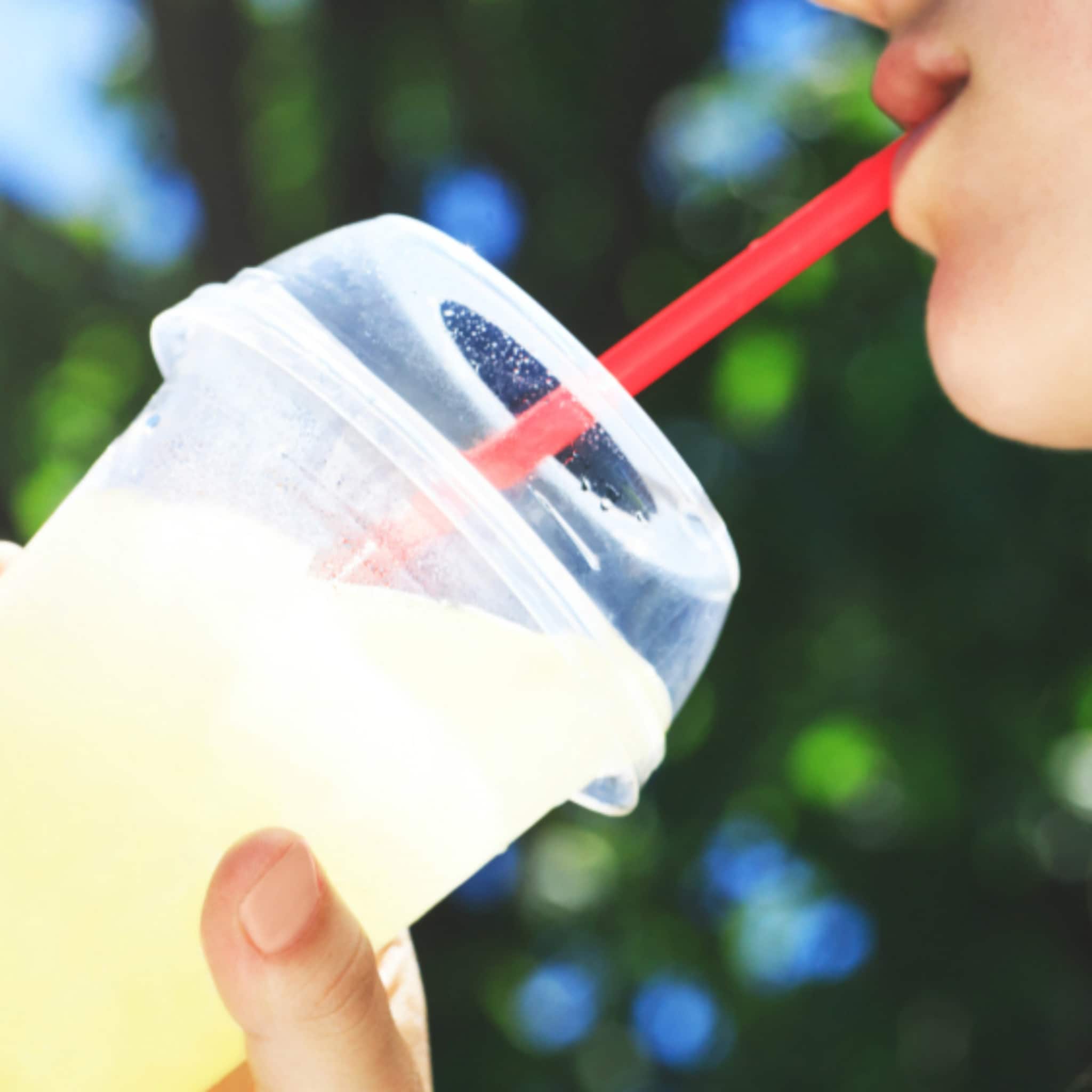 deze piepjonge ondernemer verkoopt voor 11 000 euro aan limonade