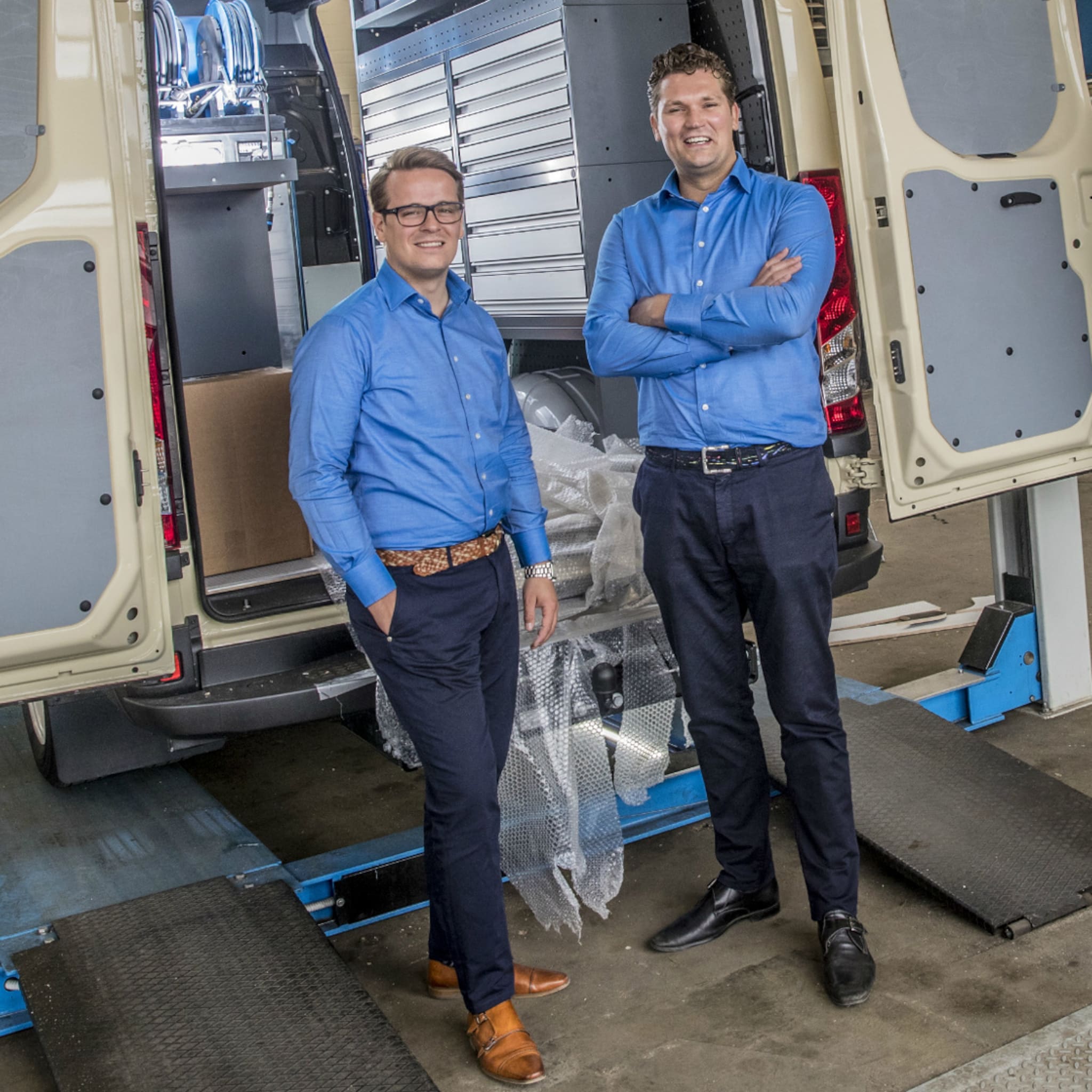gebruiktebus com luistert naar de markt
