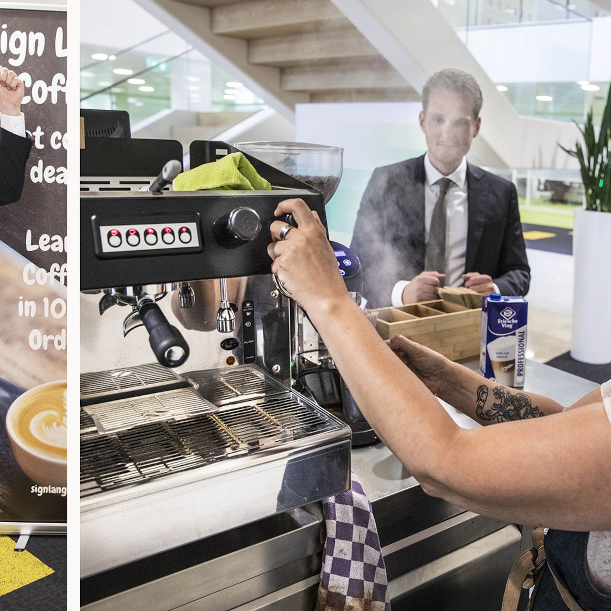 bij de sign language coffee bar bestel je koffie in gebarentaal