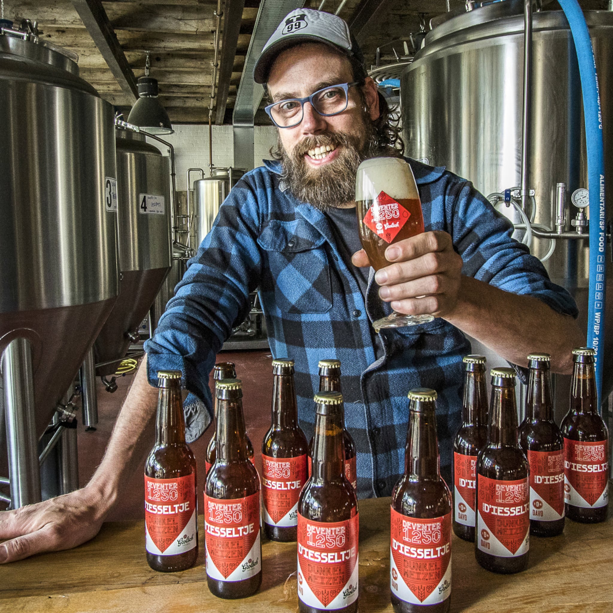 hoe stadsbrouwerij davo bieren gigantisch scoort met jubileumbiertje