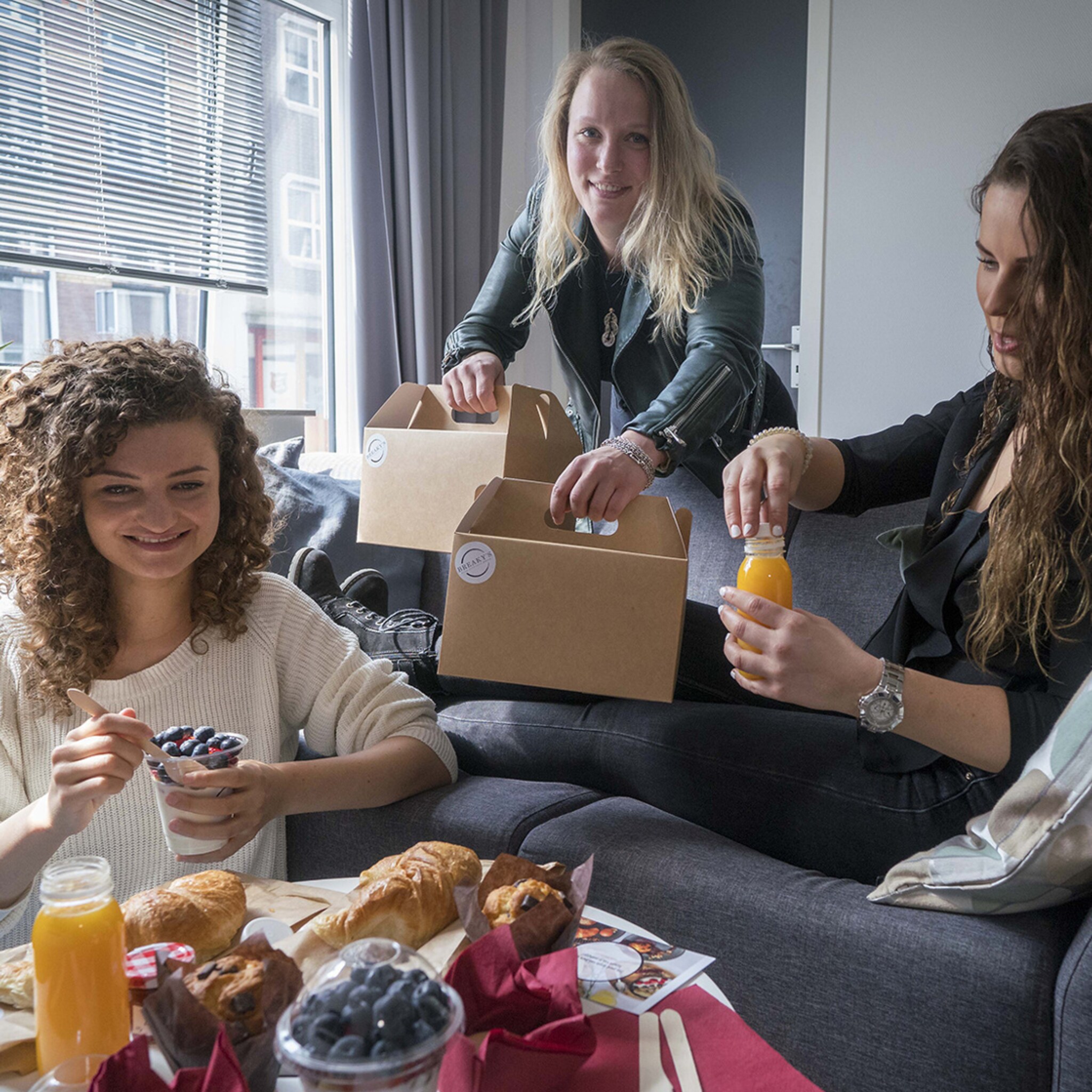 hoe helena 24 haar brood verdient met antikaterontbijt in arnhem