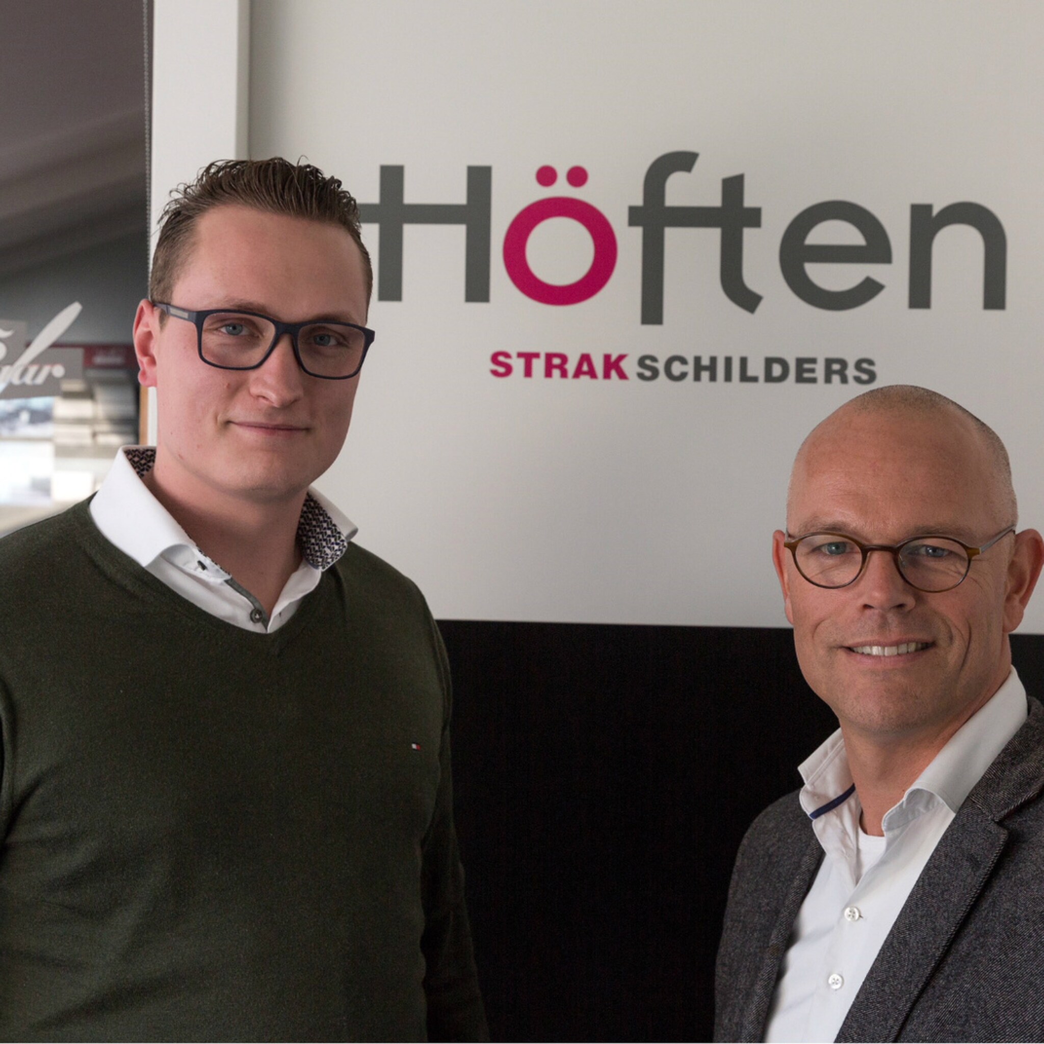 hoften strakschilders en spuitwerkspecialist bundelen krachten in bloeiende bouwsector