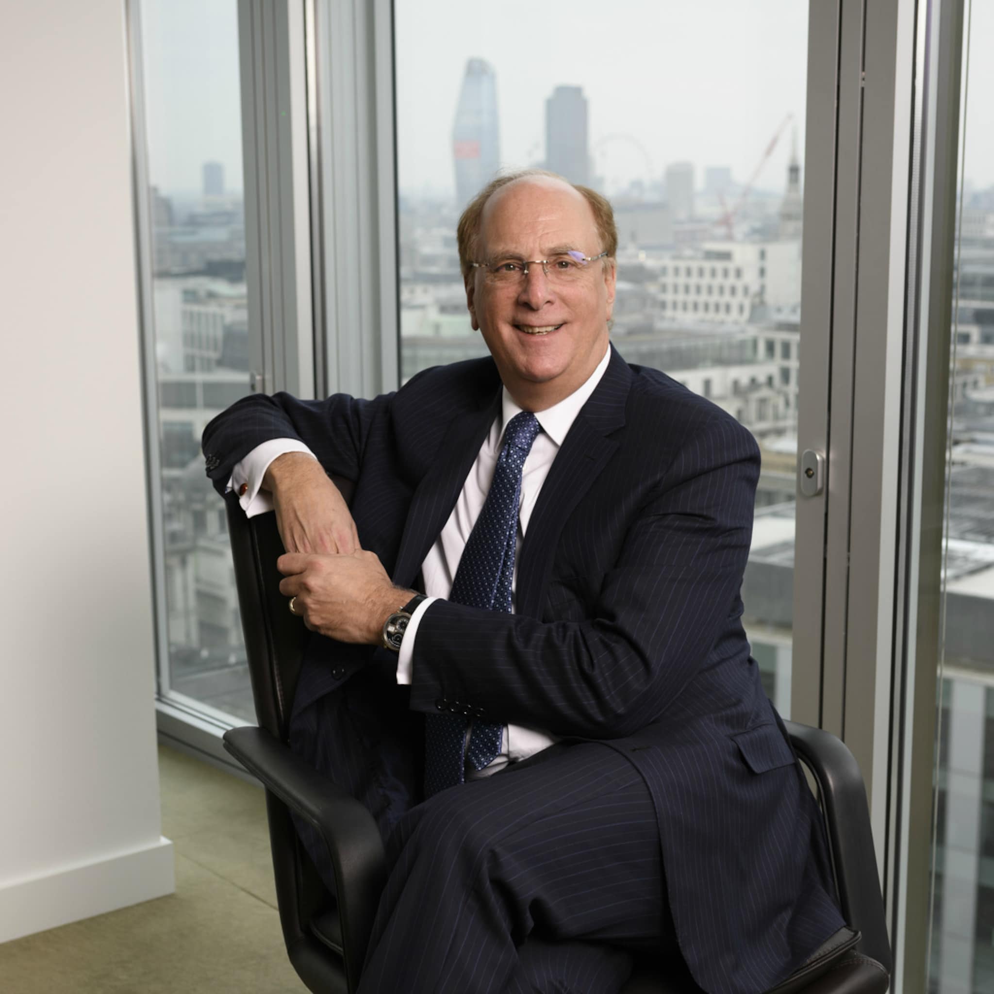 het blackrock van larry fink beheert 6000 miljard dollar aan vermogen