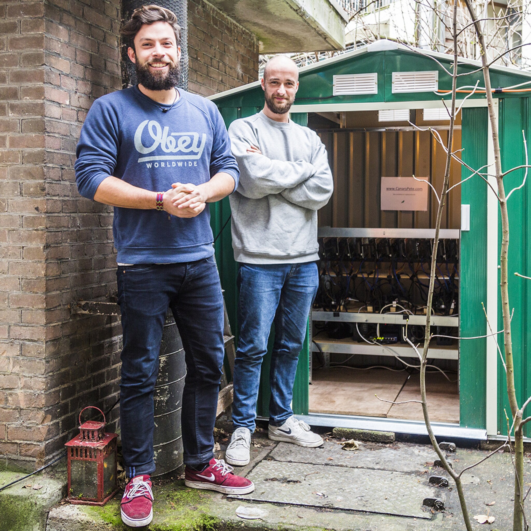 met zelfgebouwde computers delven deze amsterdammers in hoog tempo cryptomunten