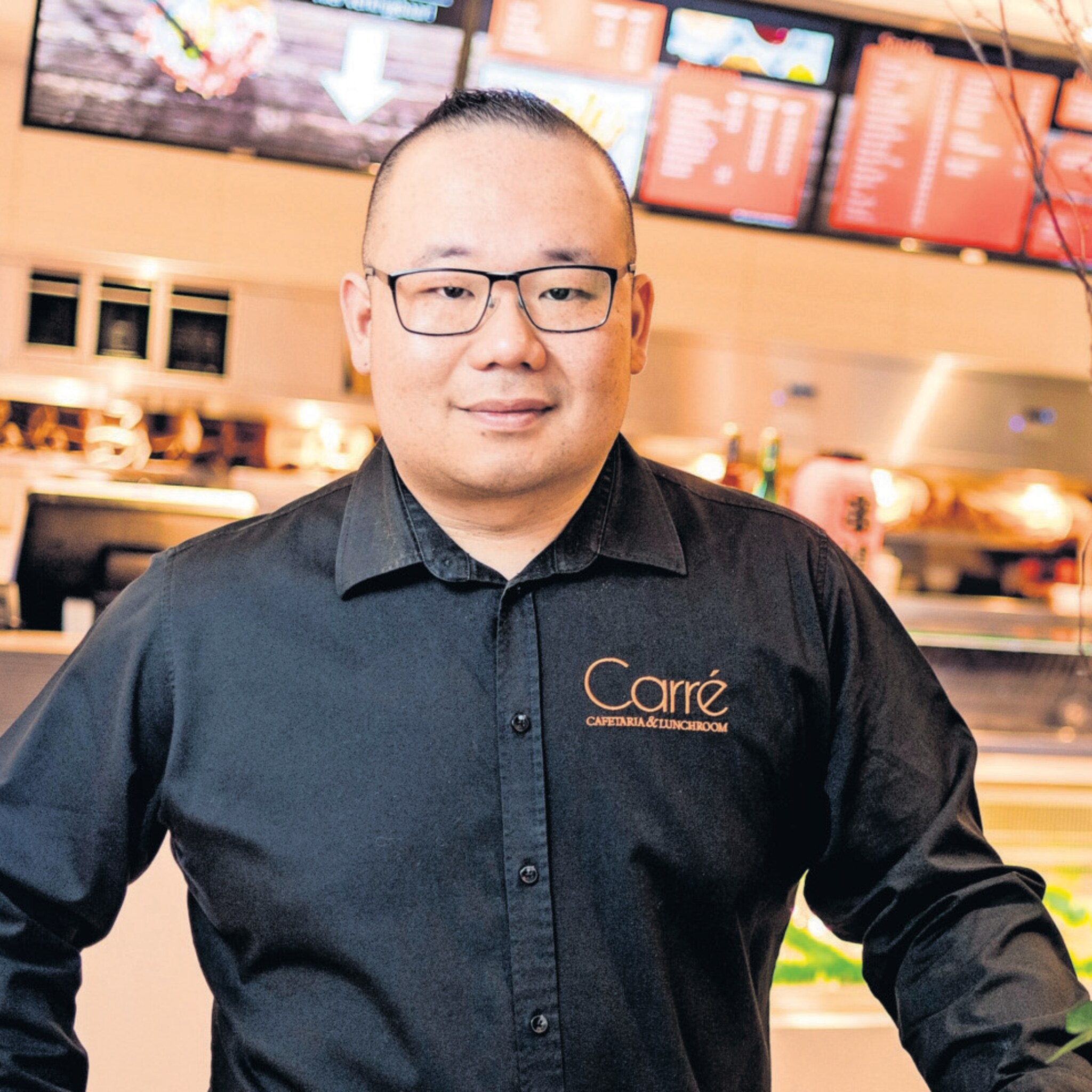 deze ondernemer runt ondanks nierziekte een sushibar en cafetaria