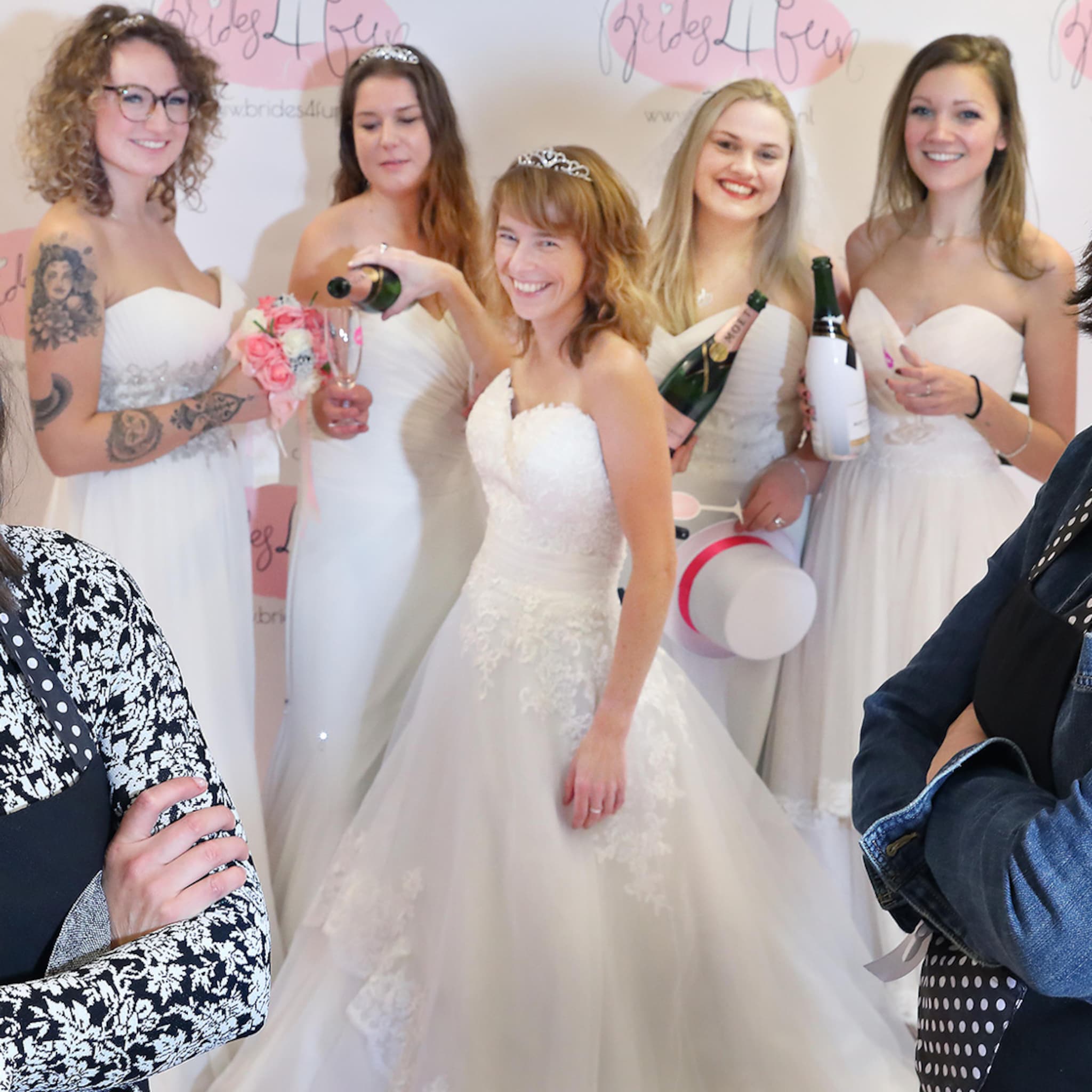 bruidsjurken passen in den haag zonder huwelijk in de boeken als vriendinnenuitje