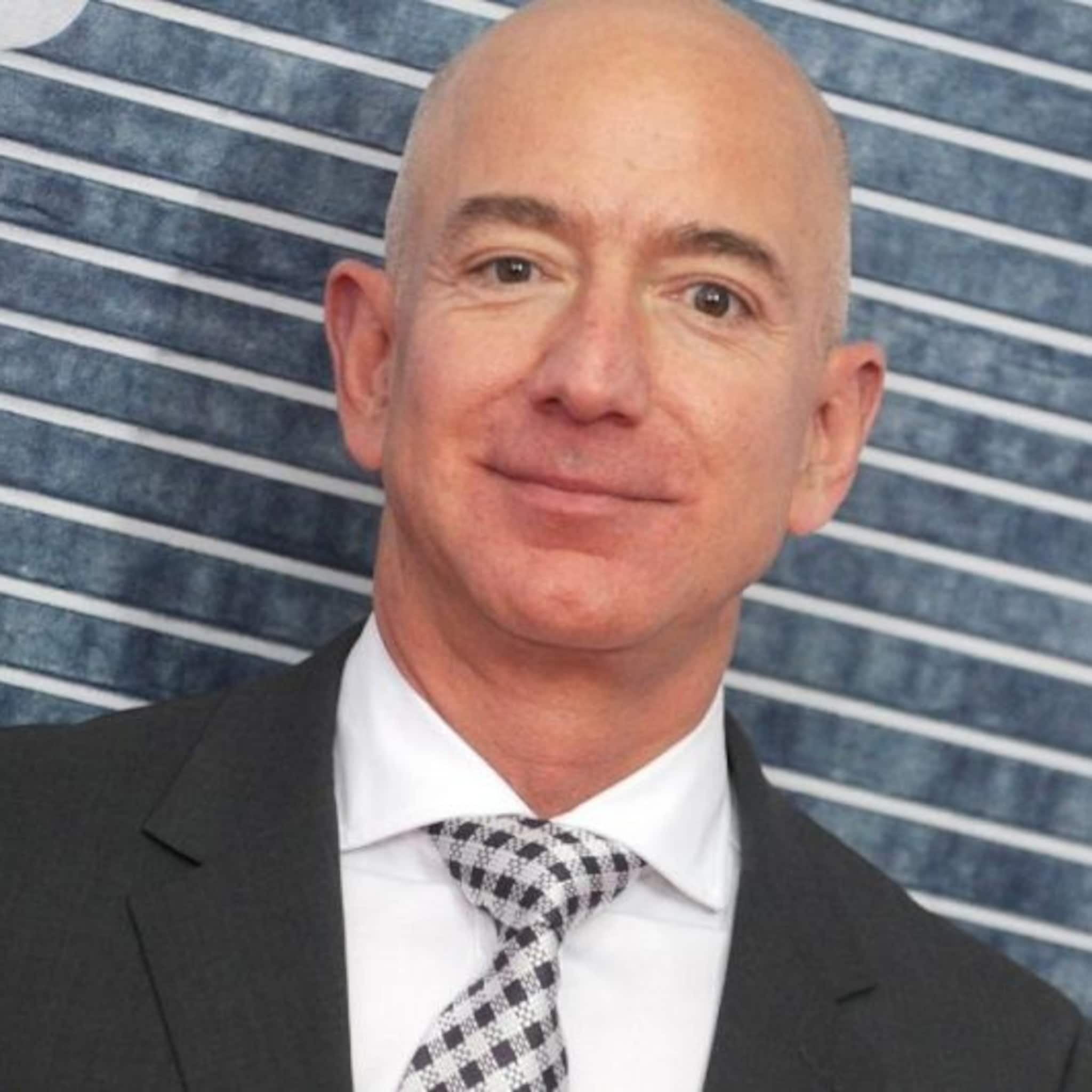 amazon topman jeff bezos verdiende dit jaar 55 000 euro per minuut