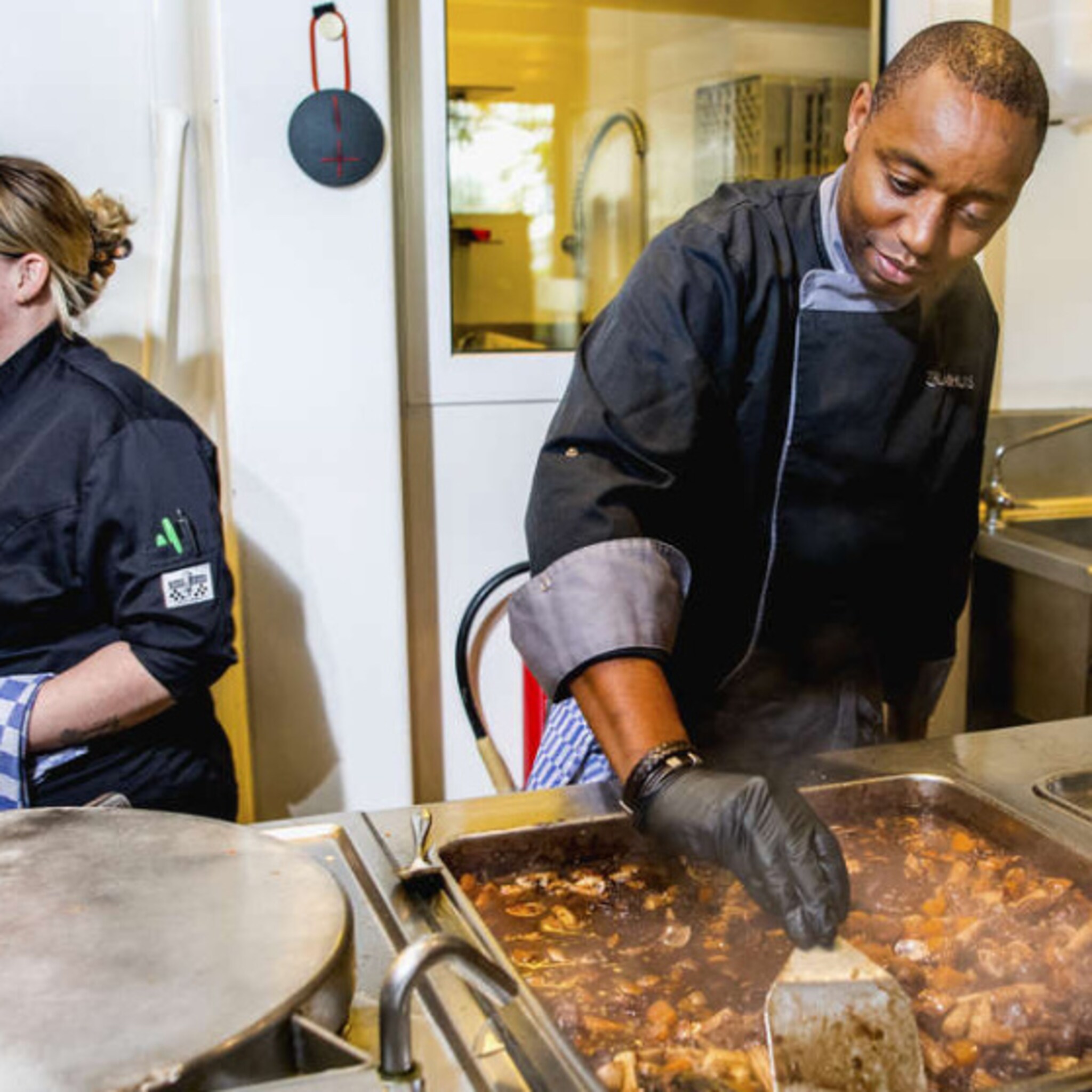restaurant zalmhuis is al maanden druk met het kerstmenu