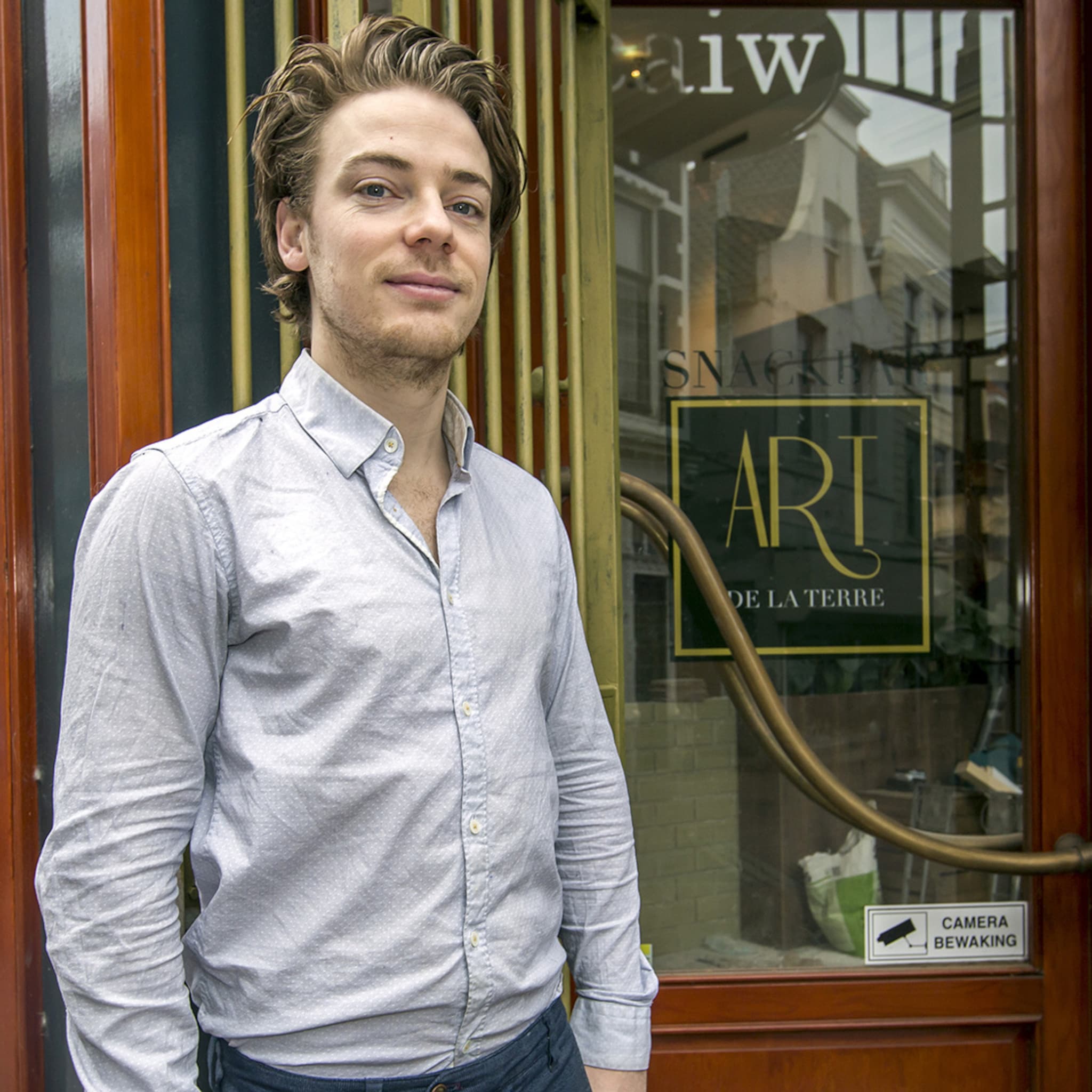 schiedamse ondernemer opent luxe snackbar art de la terre