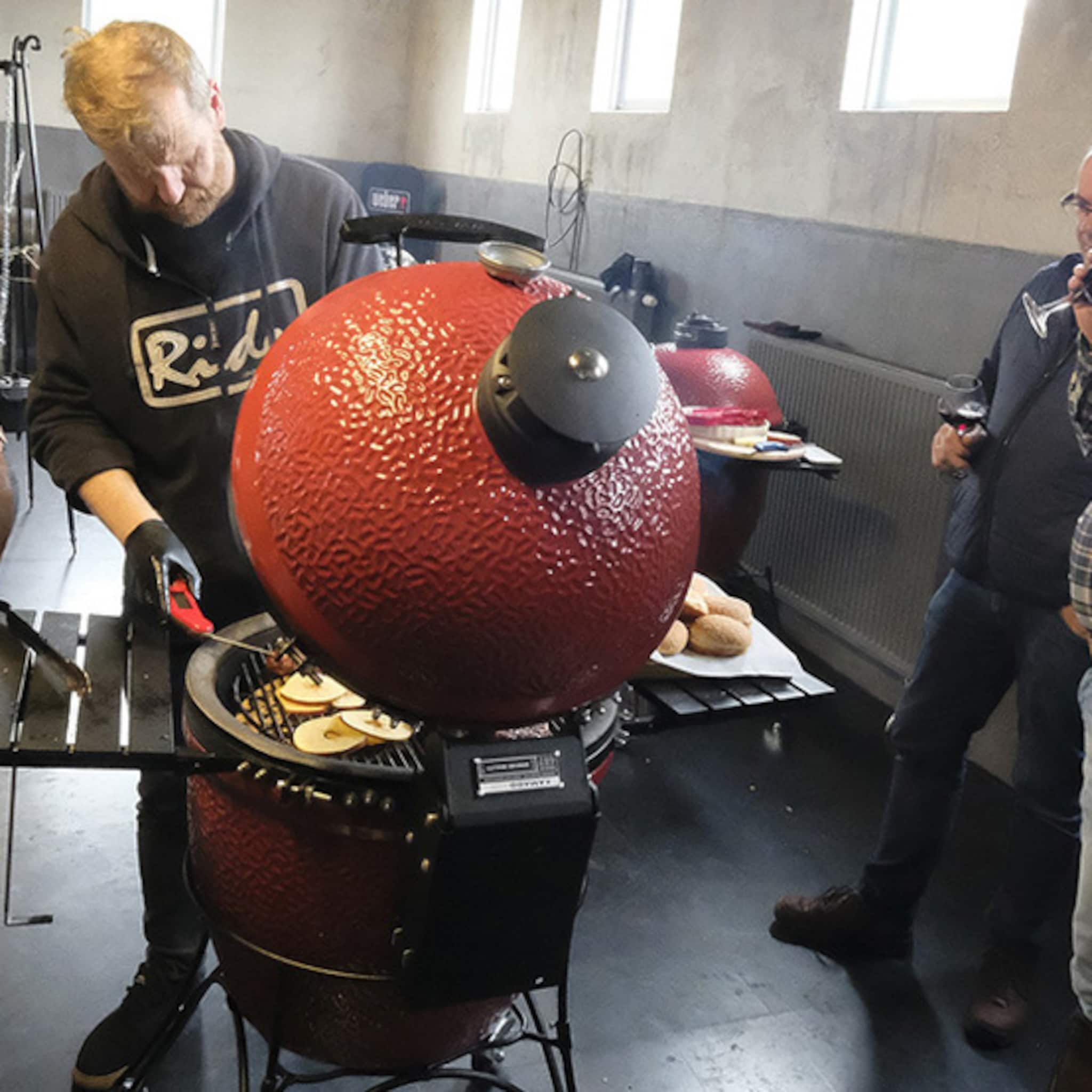 walhalla voor barbecuefans rook en bbq expierence center opent in nunspeet