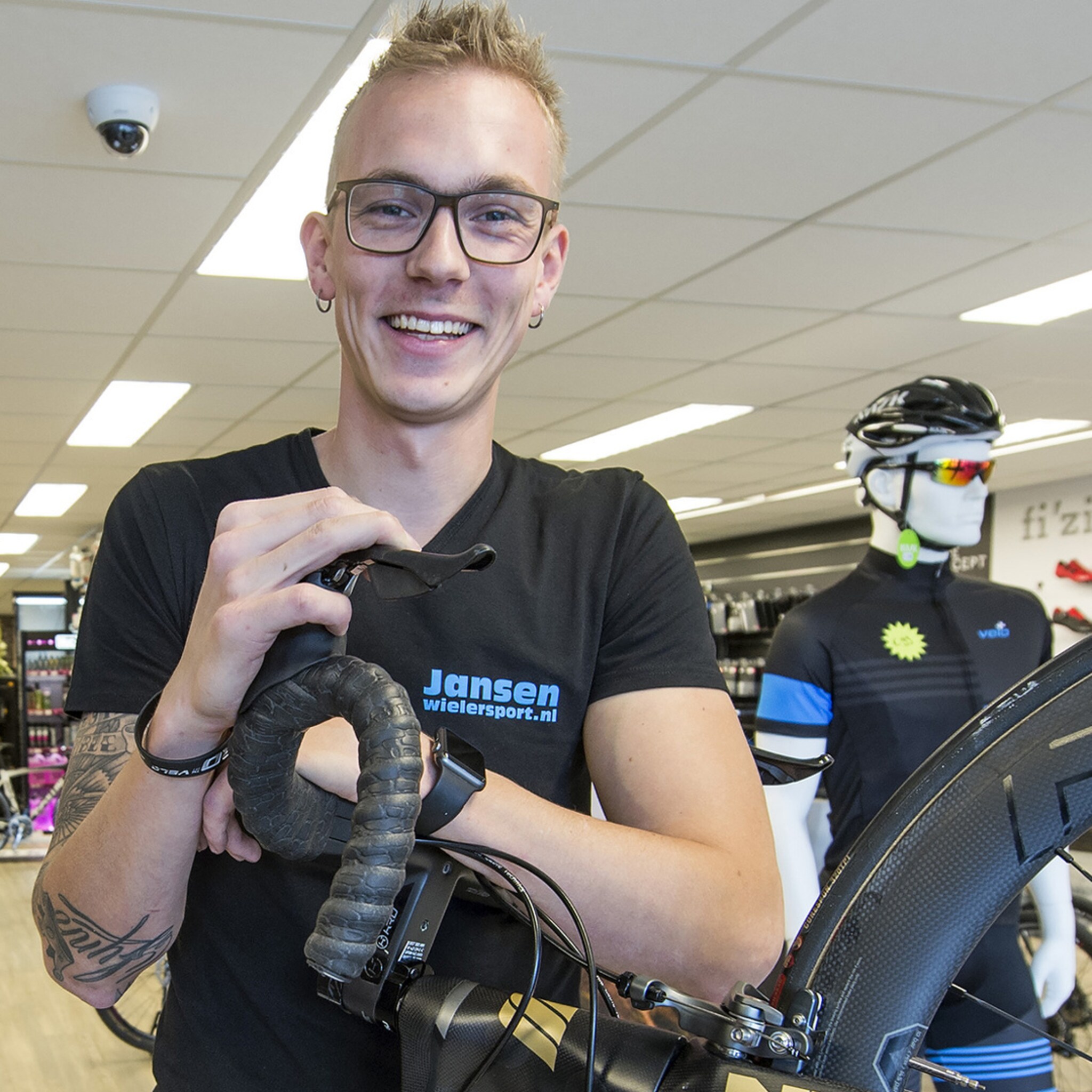 wielerspeciaalzaak in heinkenszand blijft trouw aan specialisme