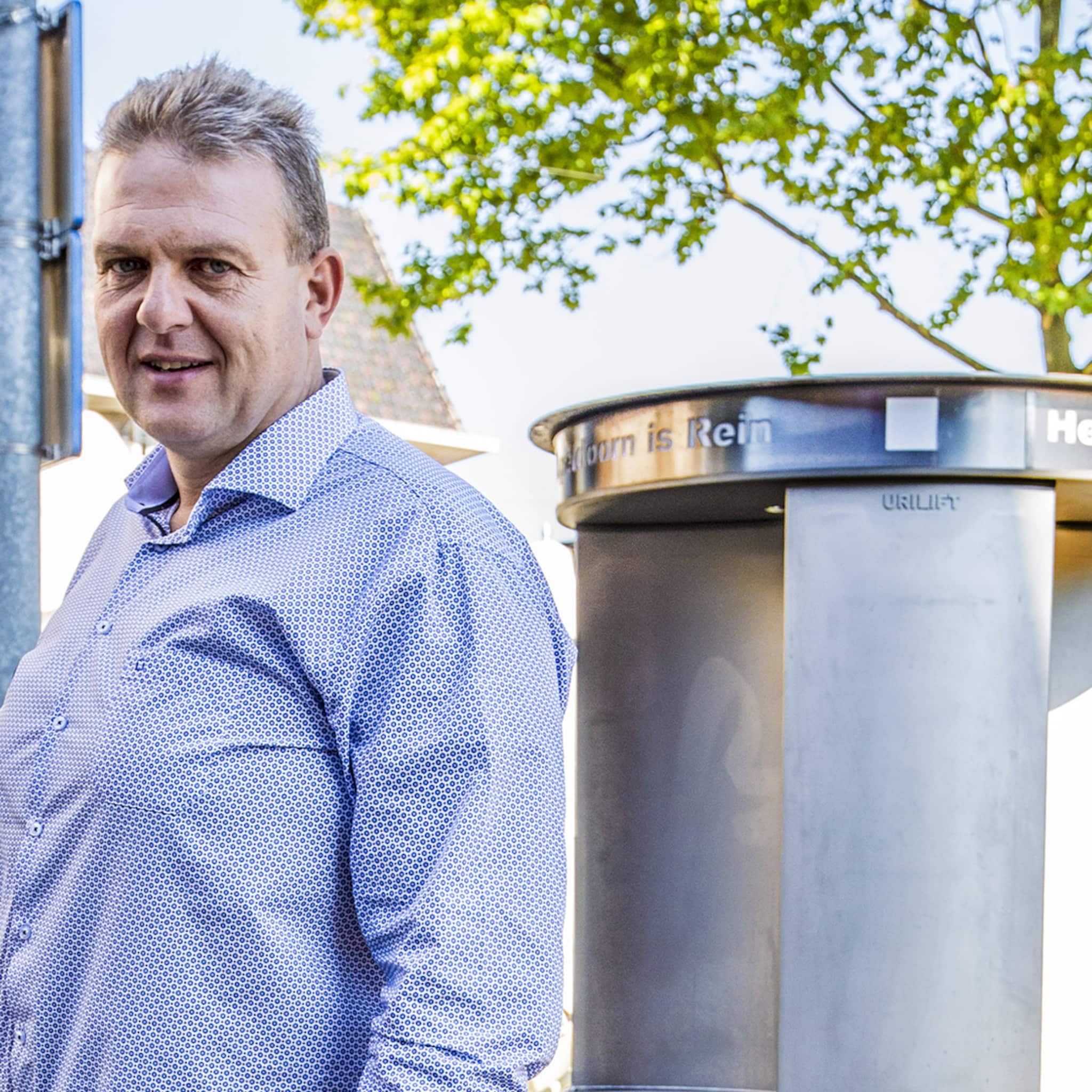 deze apeldoornse ondernemer verkoopt al jaren met moeite vrouwenurinoirs