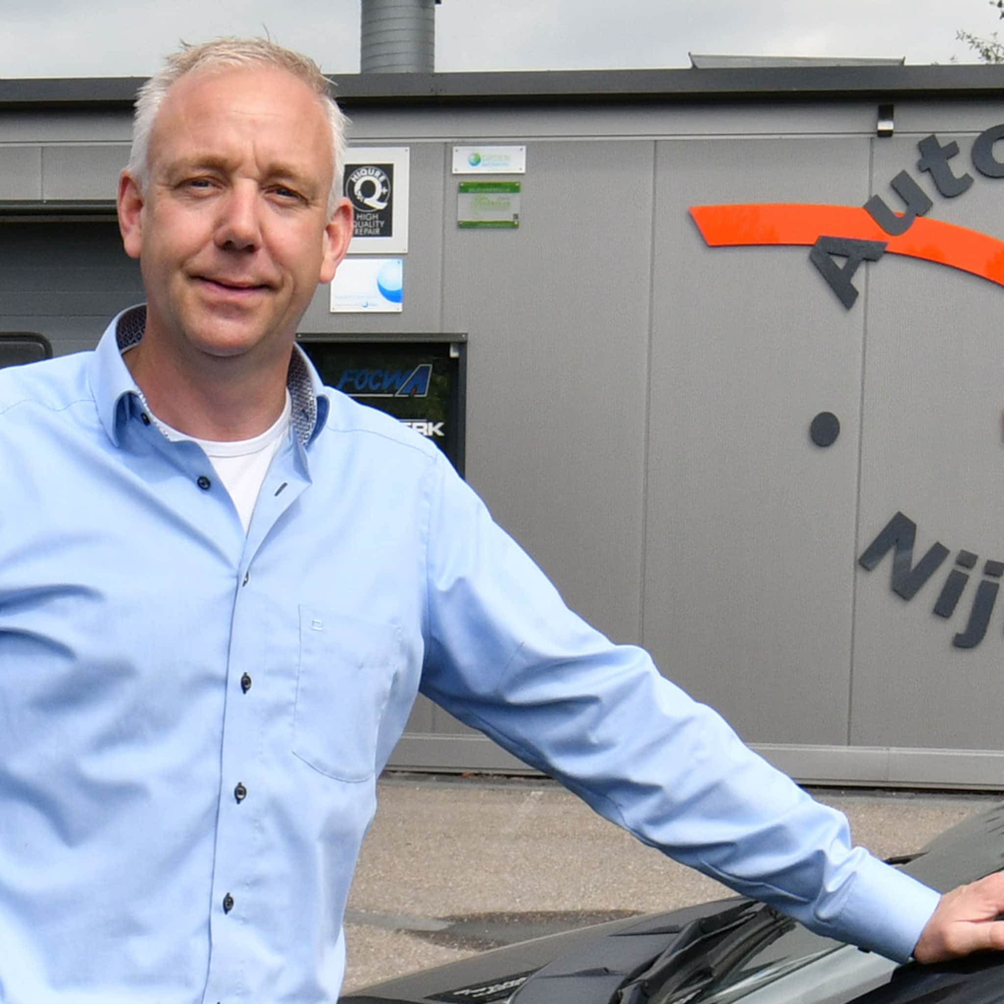 autoschadebedrijf nijland haalt al 40 jaar een kras deuk of kreukel uit je auto