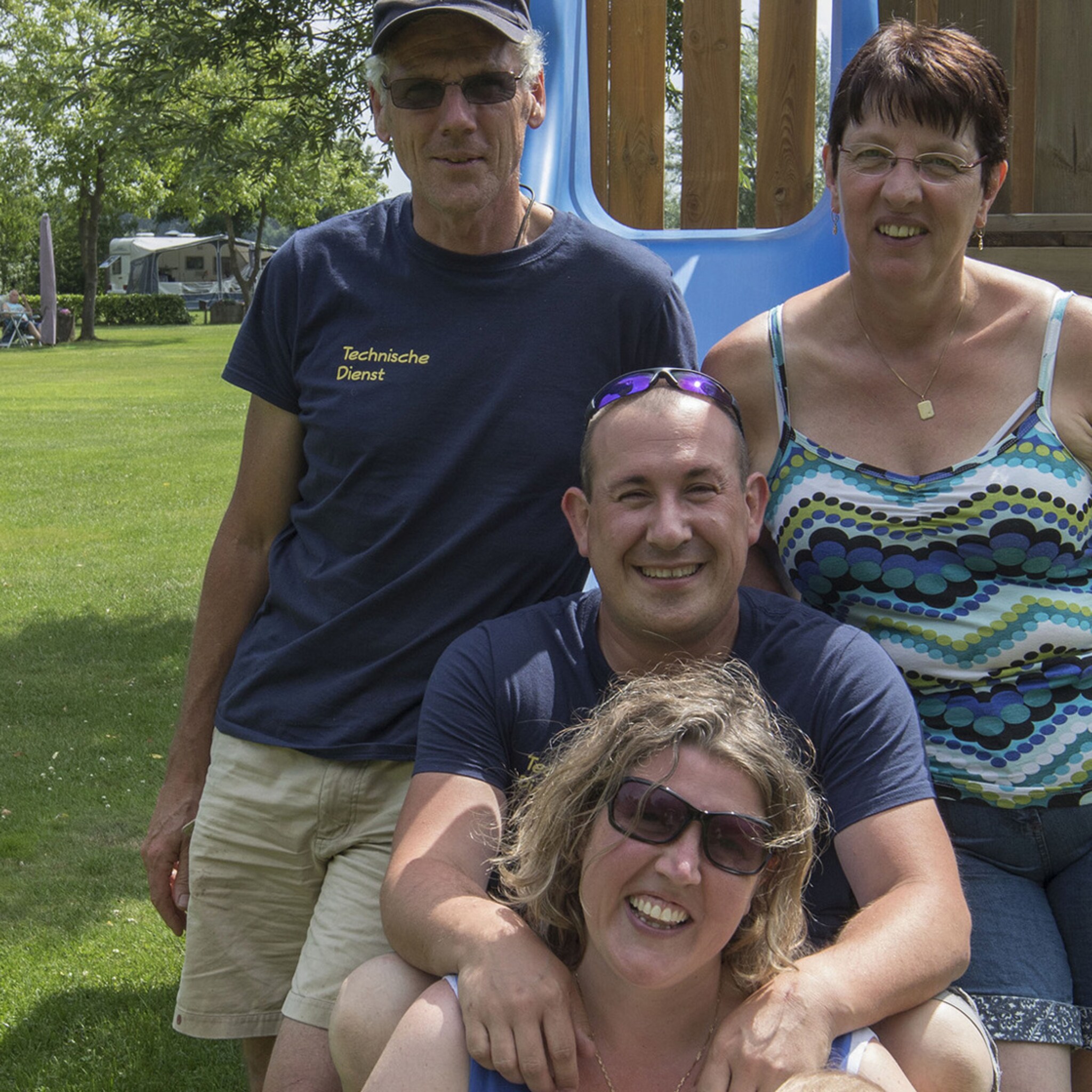 deze brabanders runnen een succesvolle minicamping met hun schoonfamilie