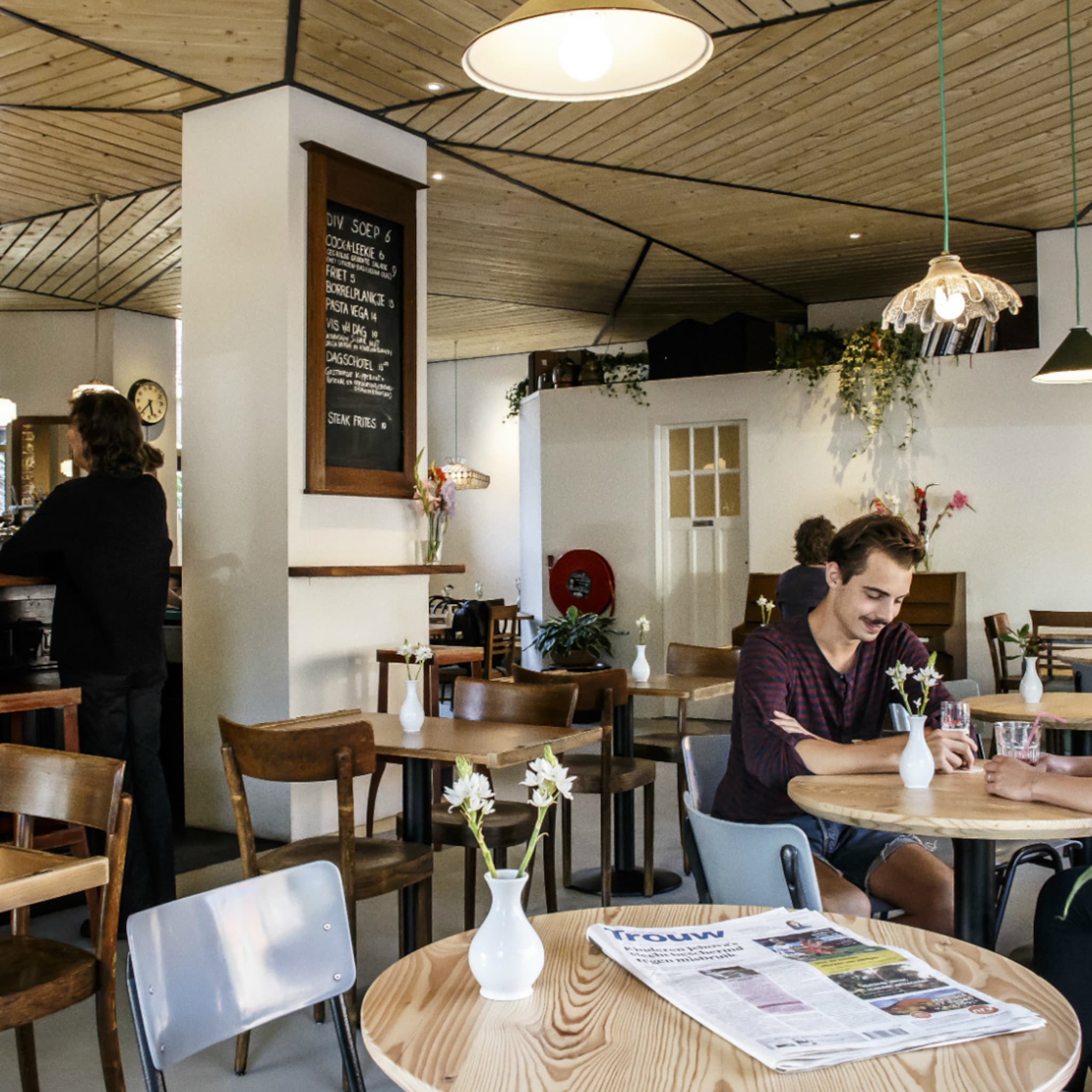 cafe keppler is er voor iedere amsterdammer binnen tien minuten zaten we vol