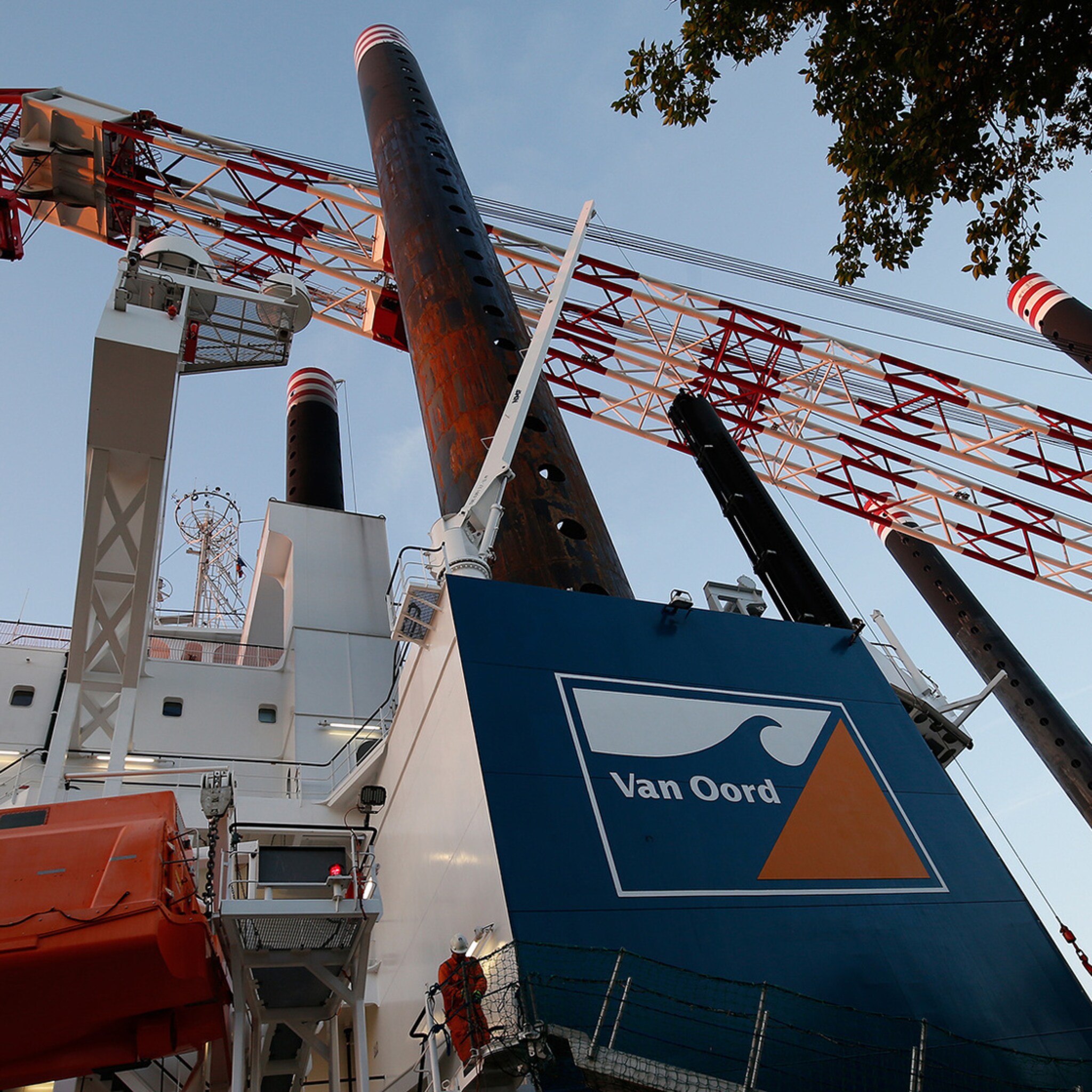 rotterdams baggerbedrijf van oord start prestigieus megaproject in dubai