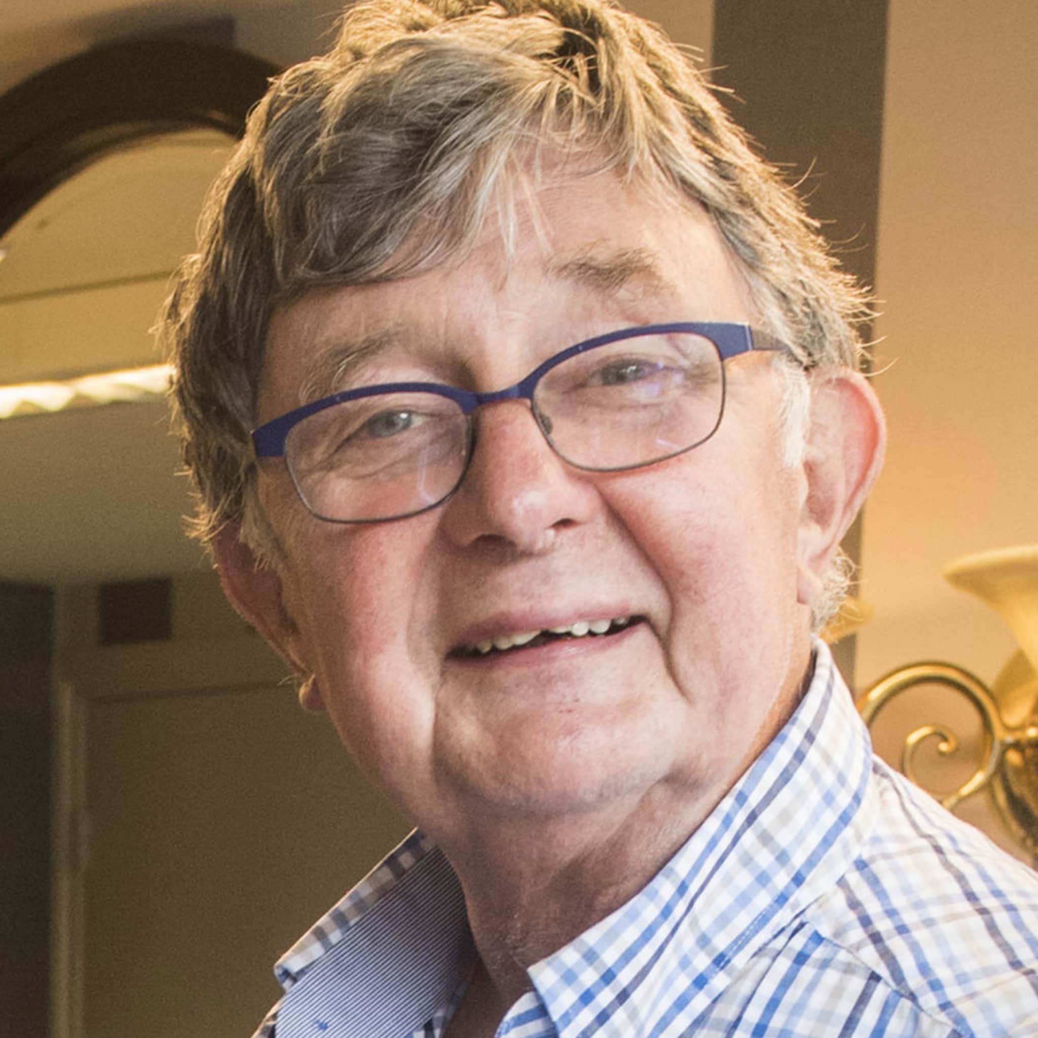 al 56 jaar is harry lucassen kapper maar kappen nee