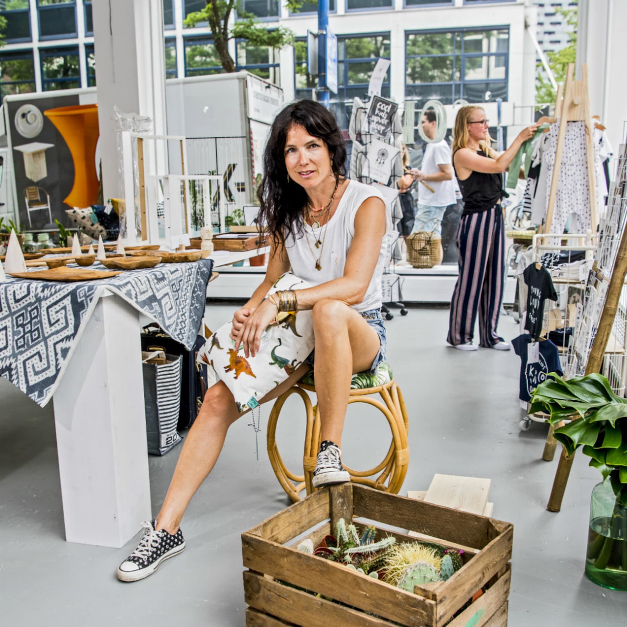 populaire swan market opent fysieke winkel in rotterdam