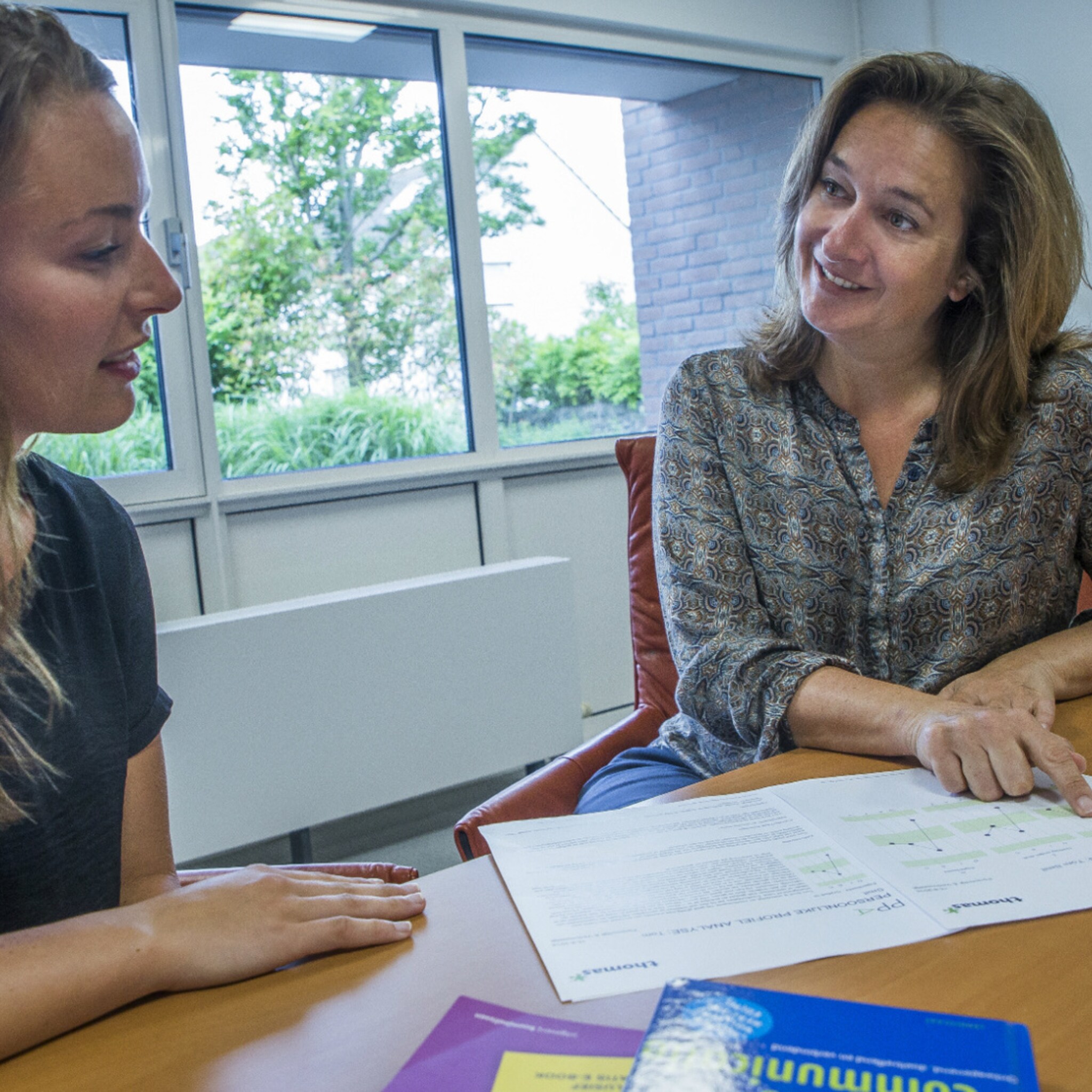 in gesprek over overname binnen de familie