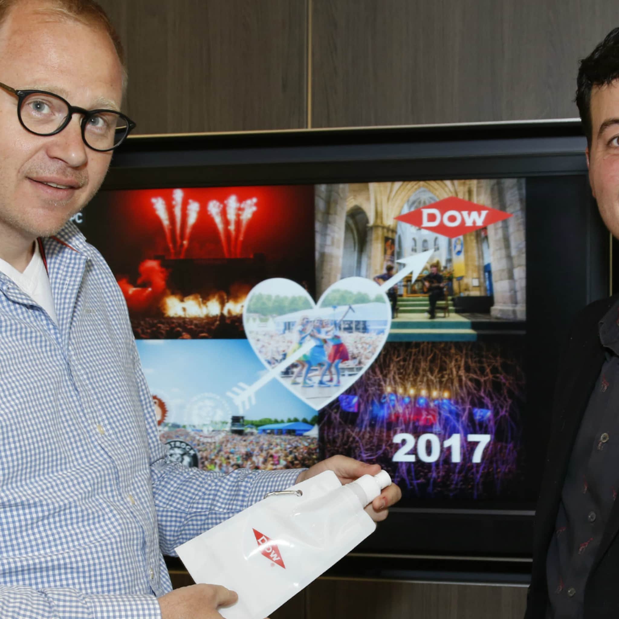 zeeuws muziekfestival vestrock introduceert duurzaam waterzakje