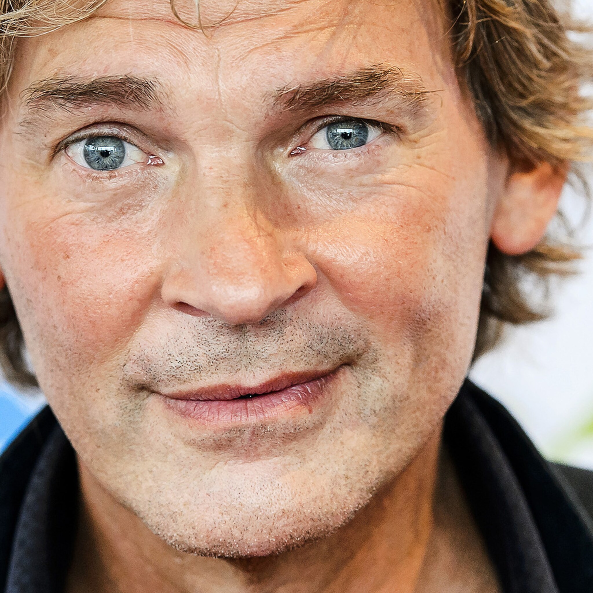 dit zijn de topsalarissen van matthijs van nieuwkerk en giel beelen