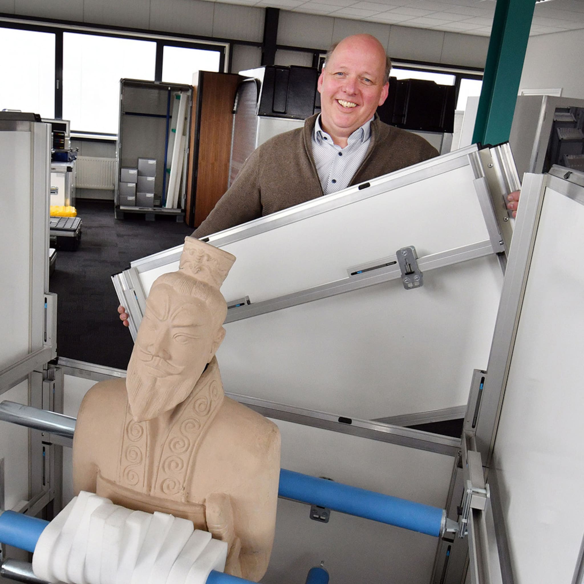 de kisten van fawic reizen de wereld over