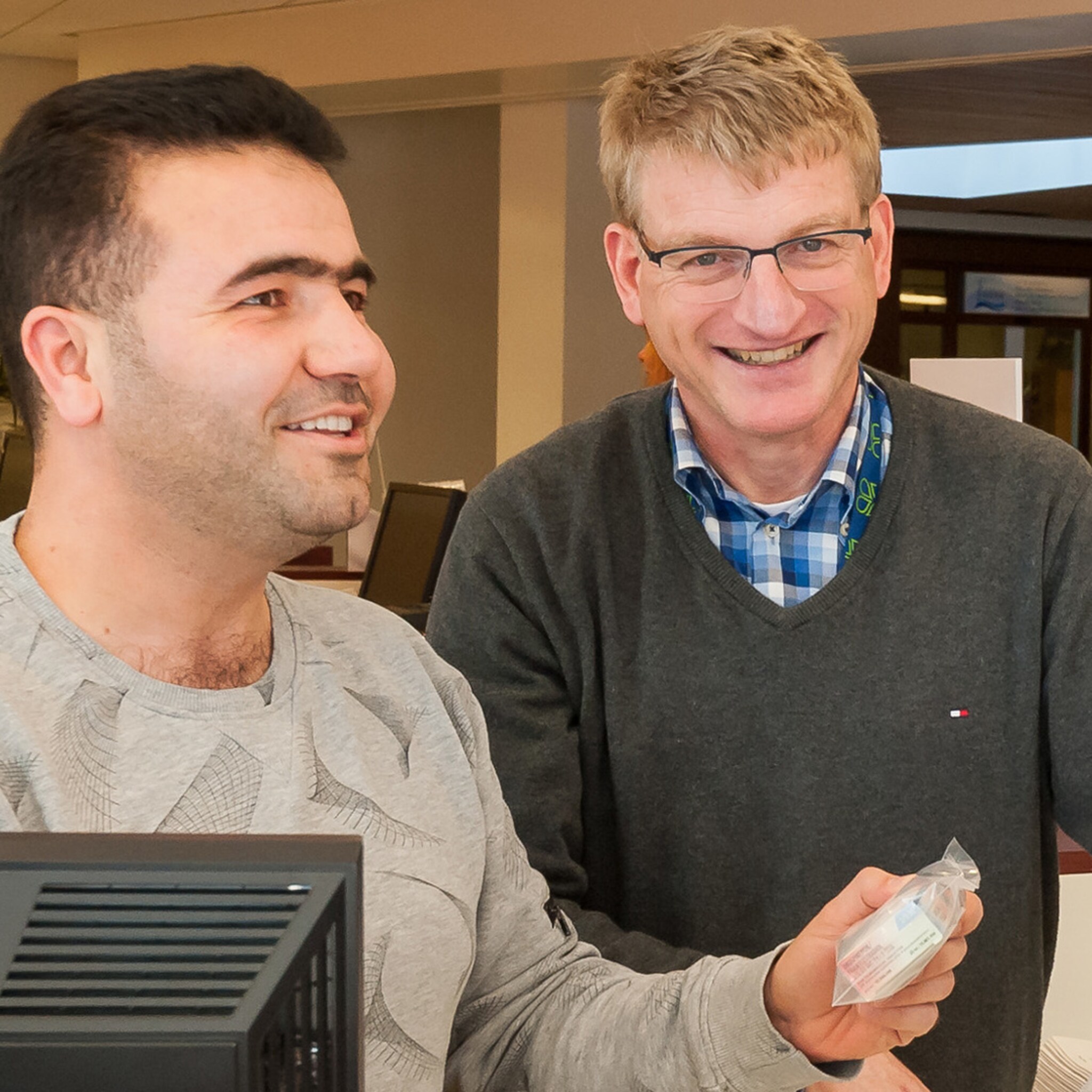 ondernemer tholen ontvangt vluchteling met open armen