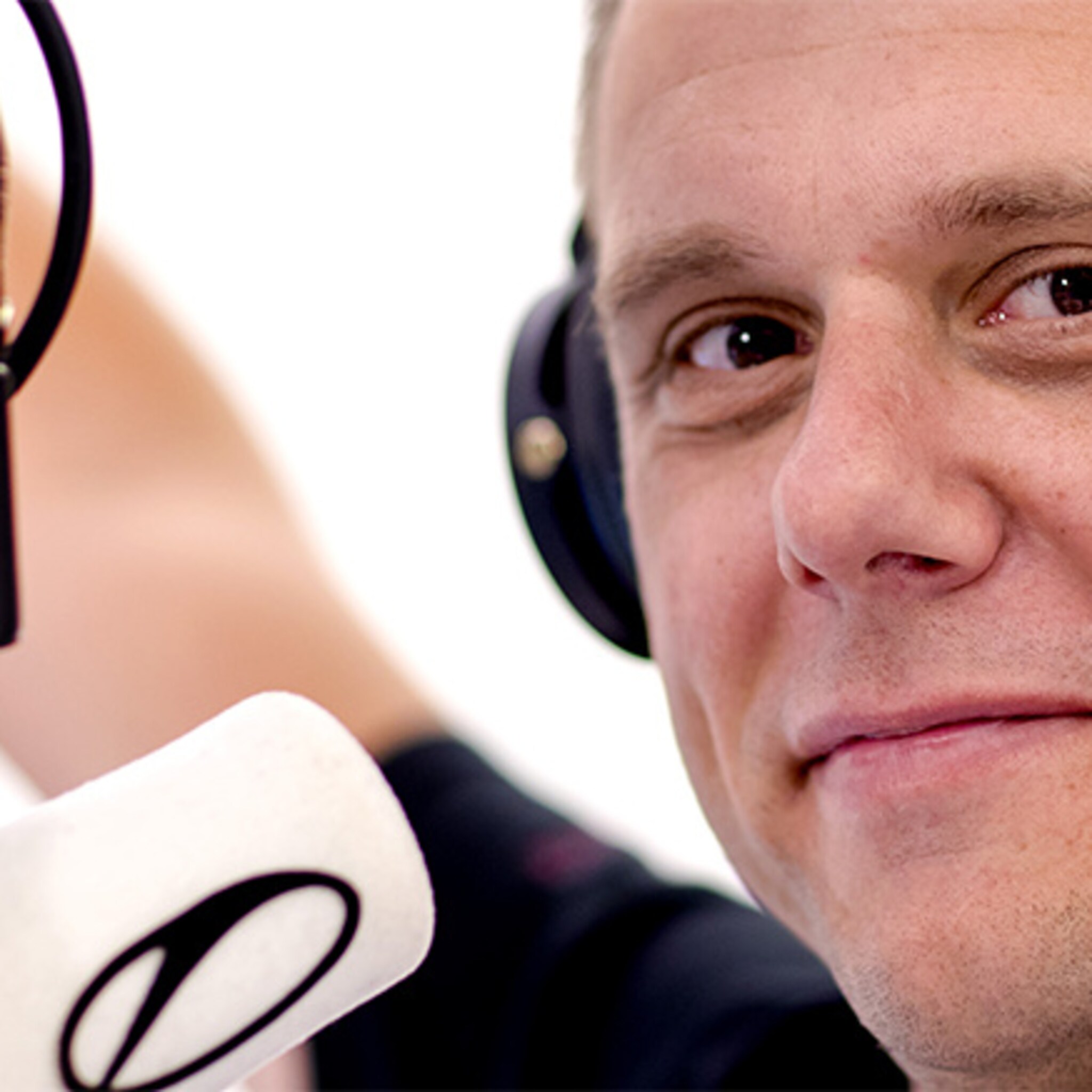 dj en miljonair armin van buuren breidt business uit