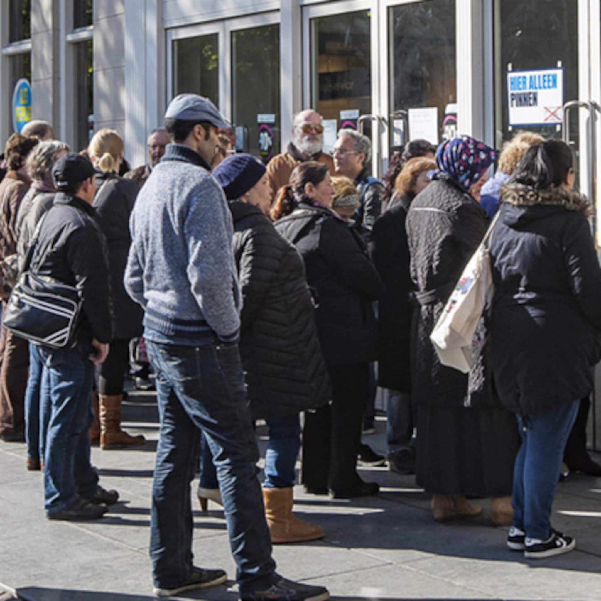 deventer v en d pand gevuld met h en m en the sting
