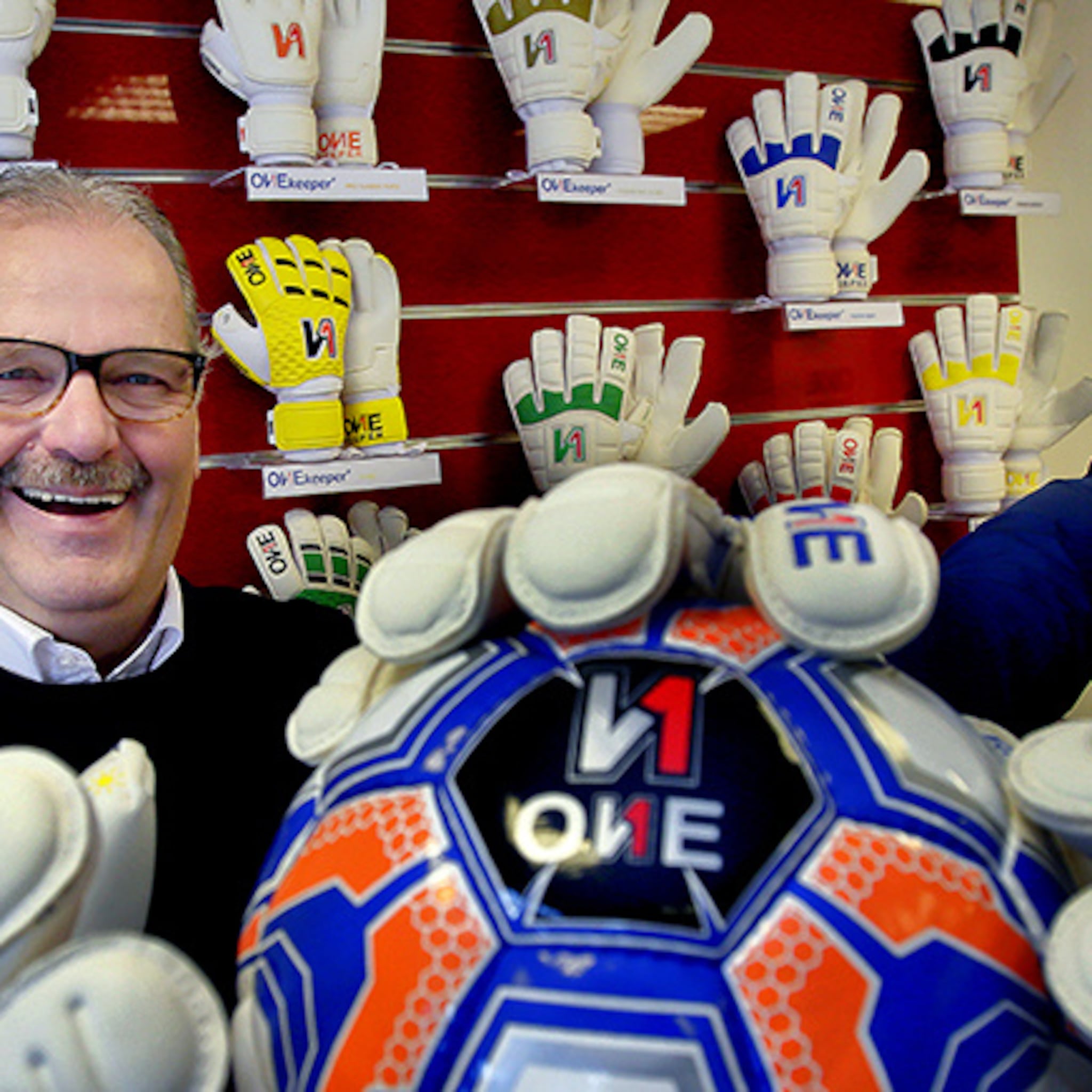 vader en zoon veroveren voetbalwereld met onekeeper