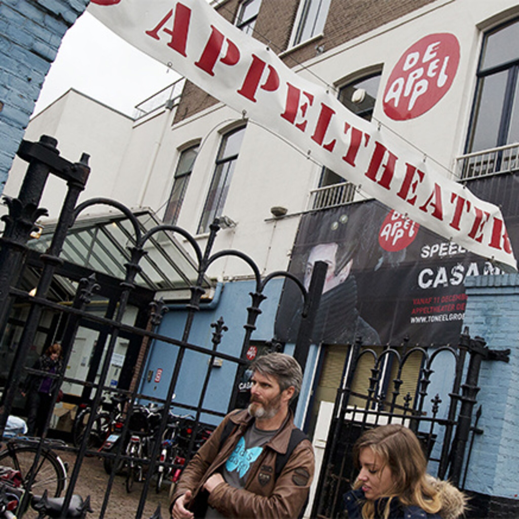 appeltheater verkocht geld gaat naar personeel