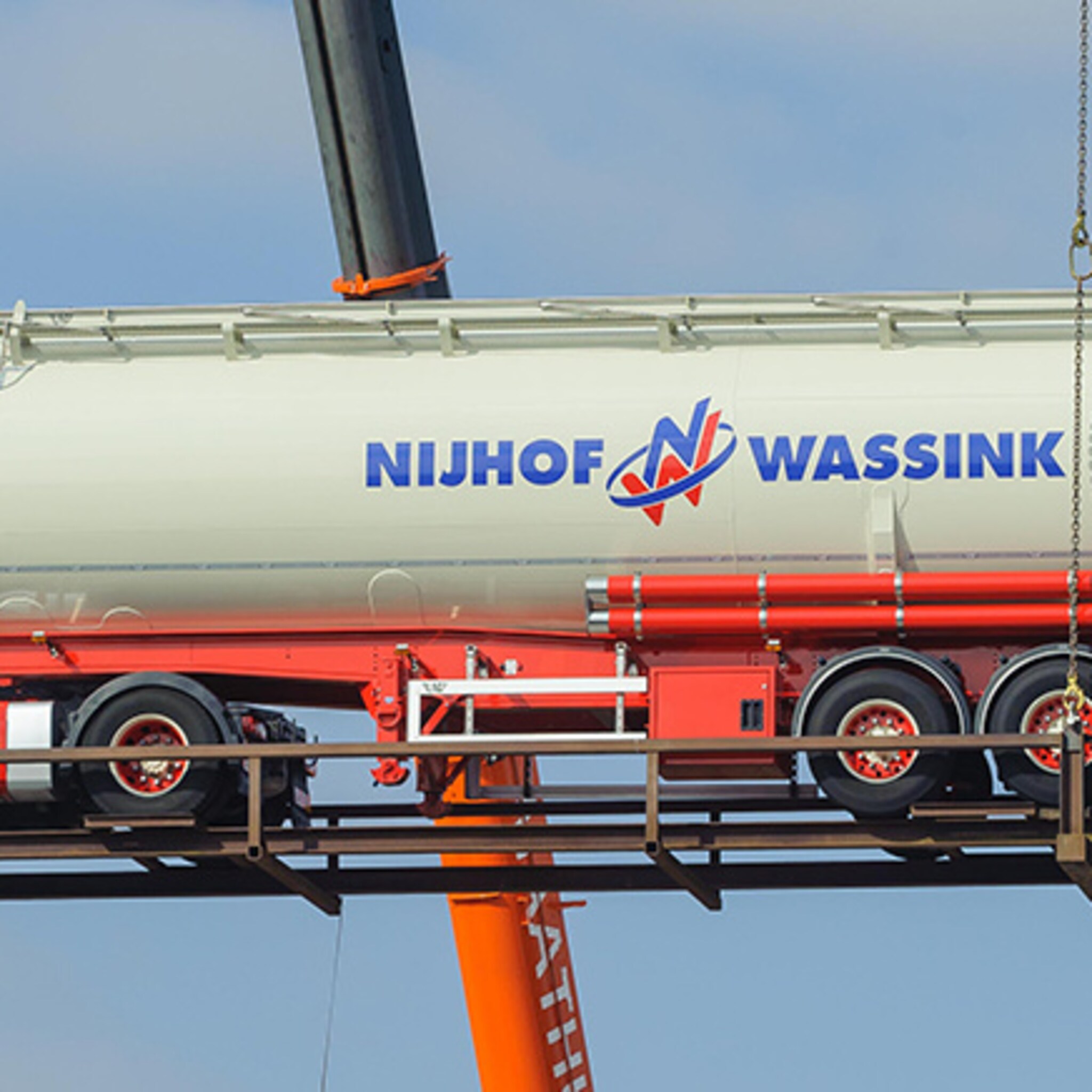 achter het stuur van een truck het blijft een jongensdroom