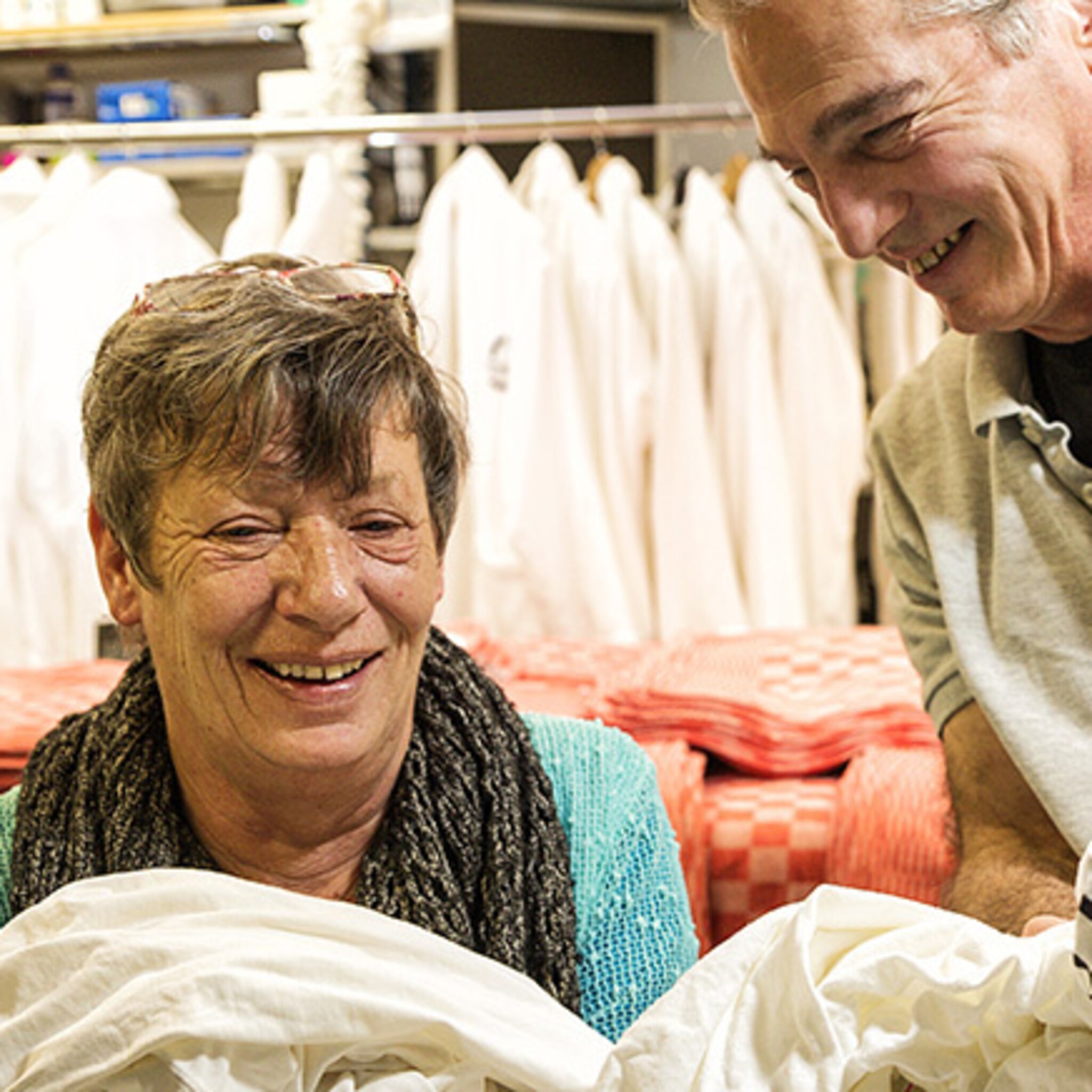 nel en jim bakker strijken 100 000 servetten per jaar