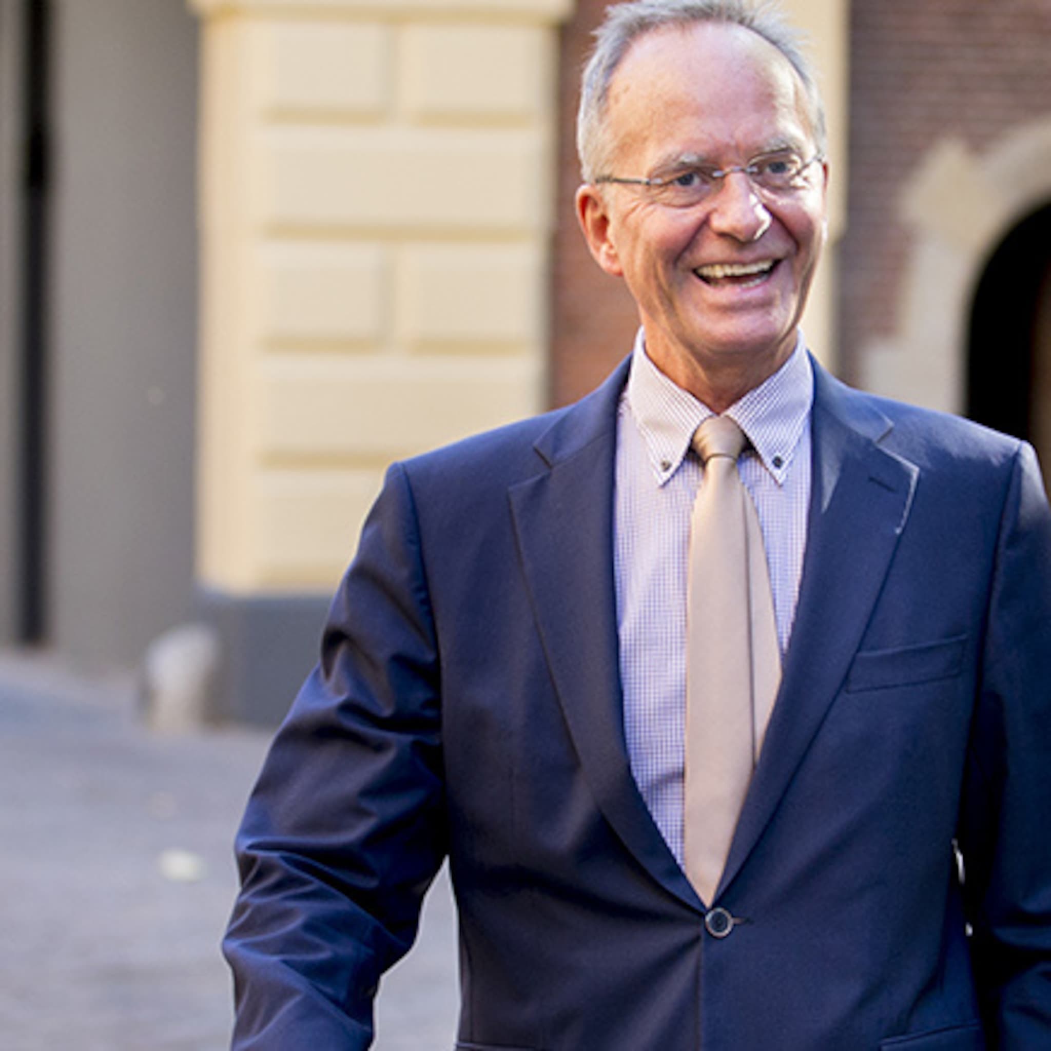 vitro plus krijgt bezoek van minister kamp