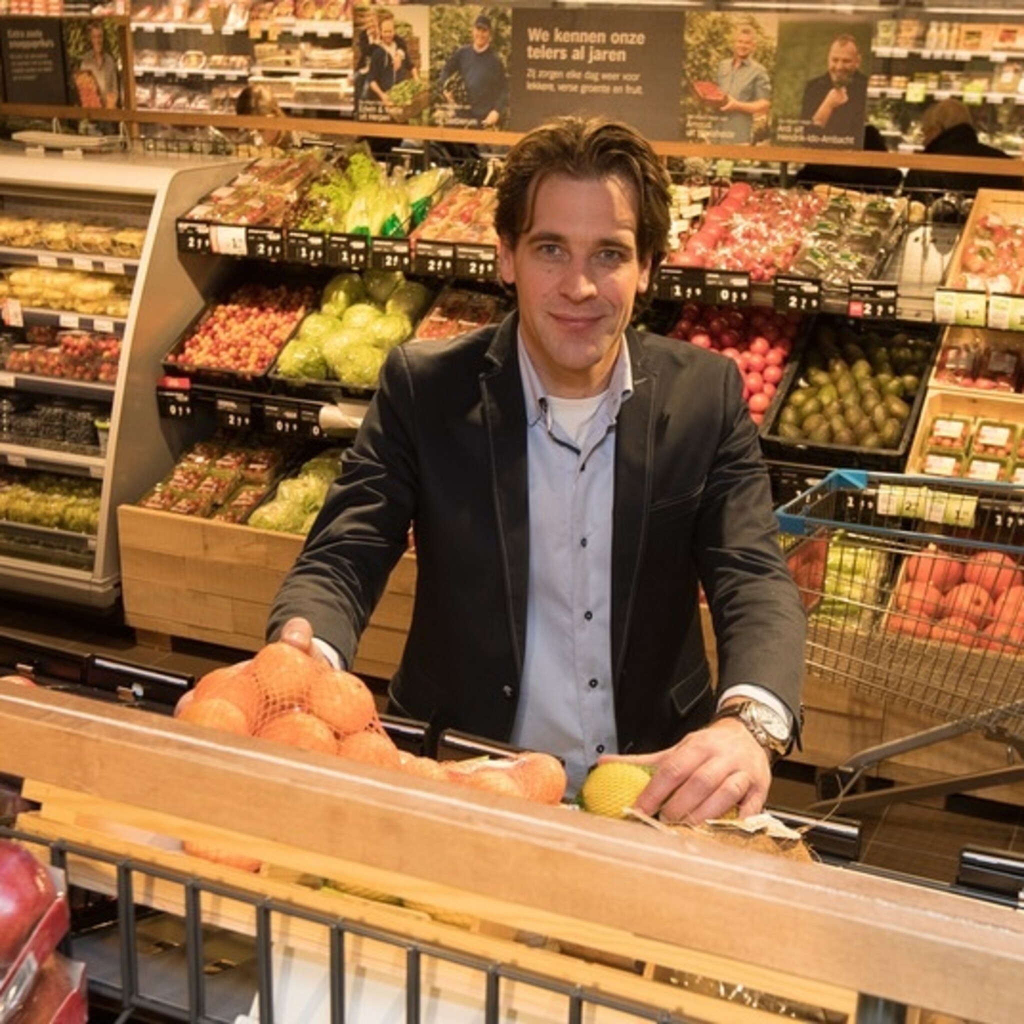emotionele opa en trotse zoon bij opening albert heijn diepenveen
