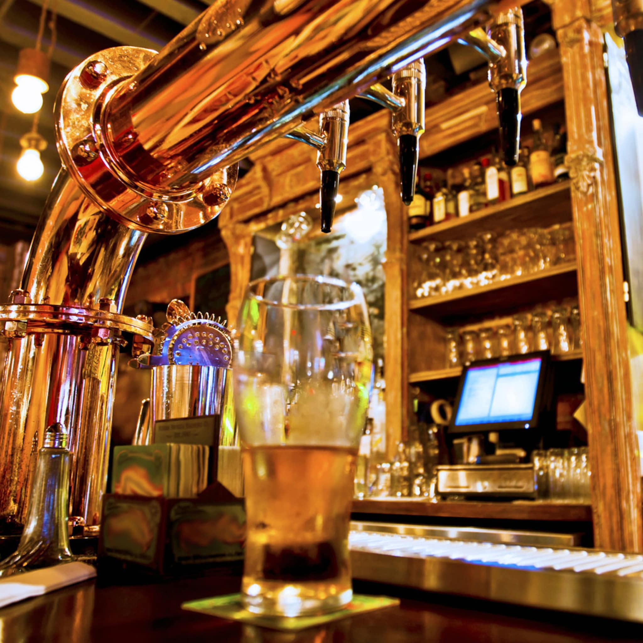 bewoners binnenstad zwolle tegen plan vrije sluitingstijden voor kroegen