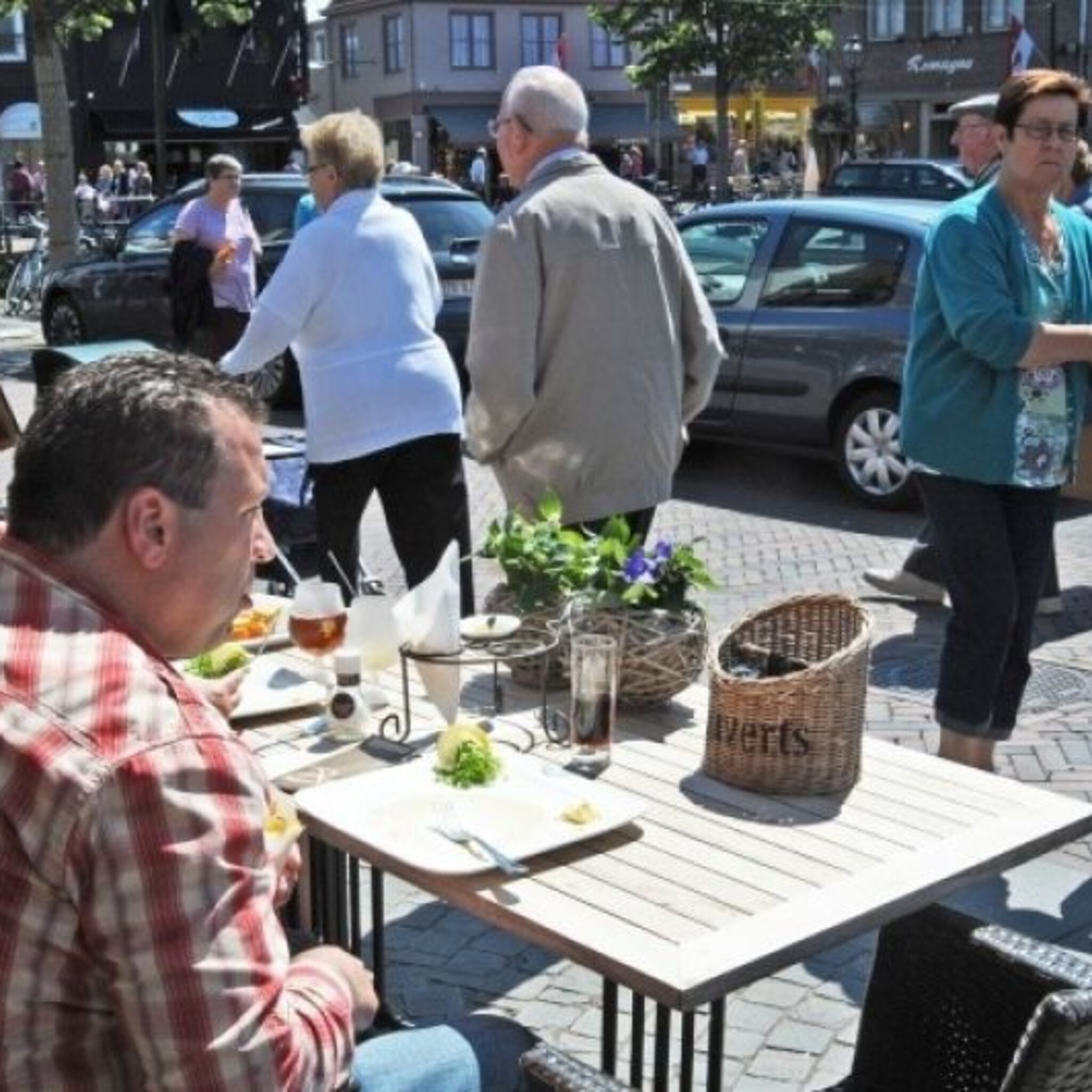 raad sluis wil meer overleg over nieuwe regels voor terrassen