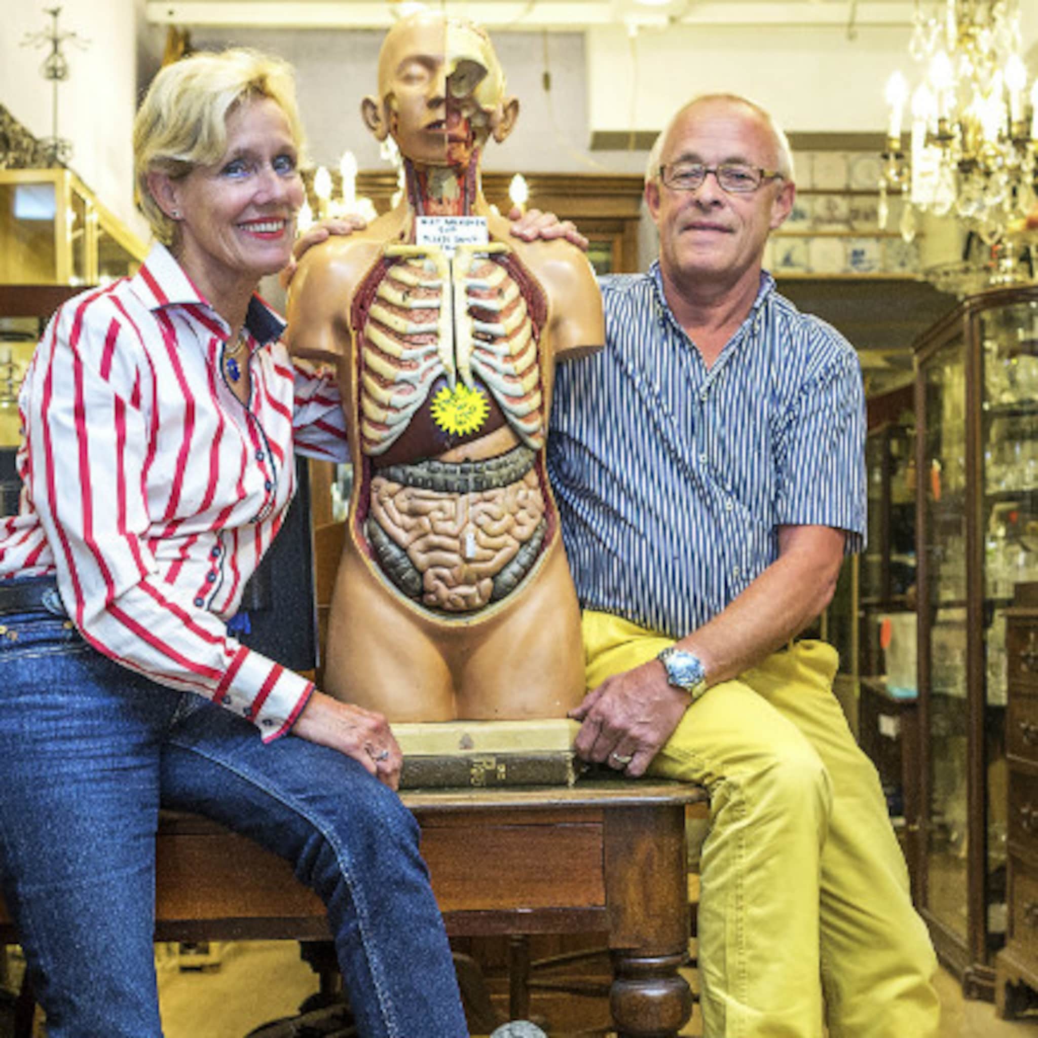 antiekzaak oud holland op vismarkt stopt na 118 jaar